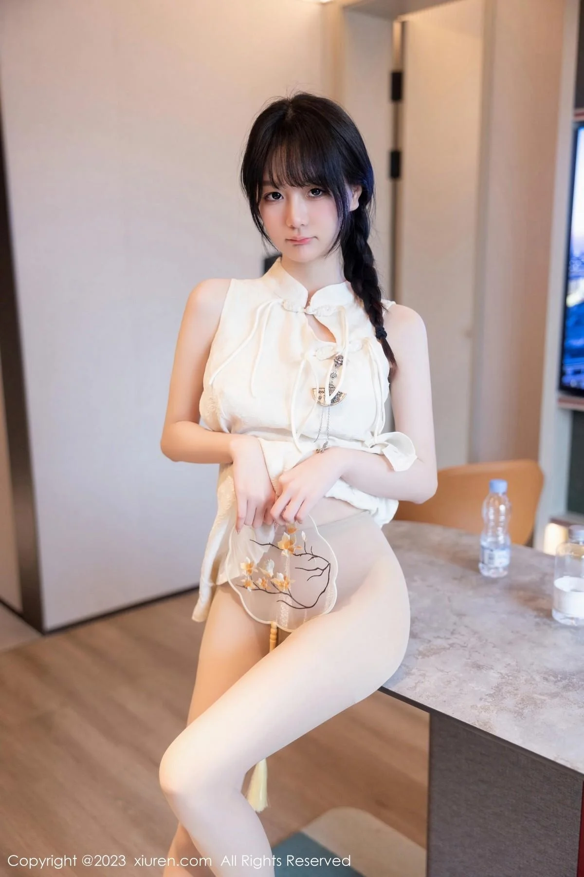 幼幼性感白色旗袍服饰配原色丝袜秀完美身材撩人绝美写真 第 38 张