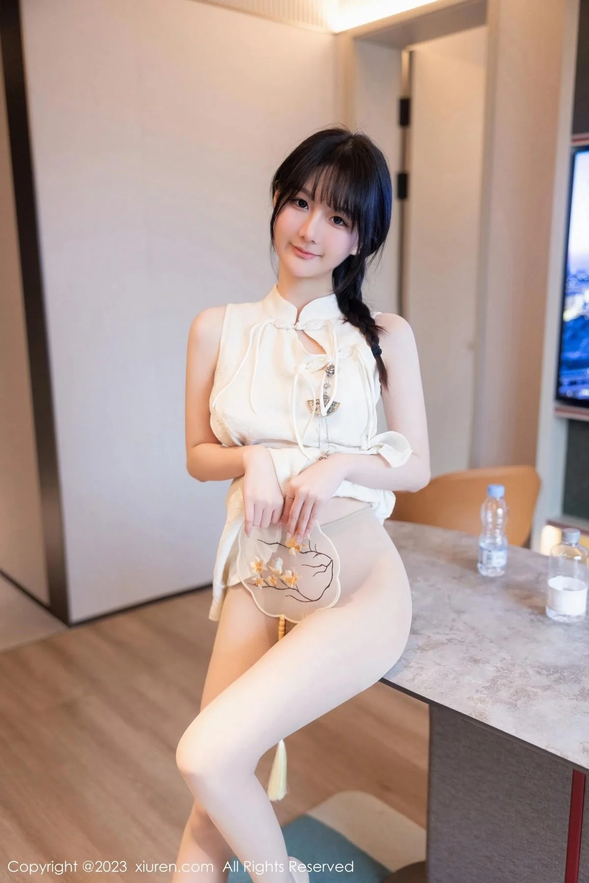 幼幼性感白色旗袍服饰配原色丝袜秀完美身材撩人绝美写真 第 39 张