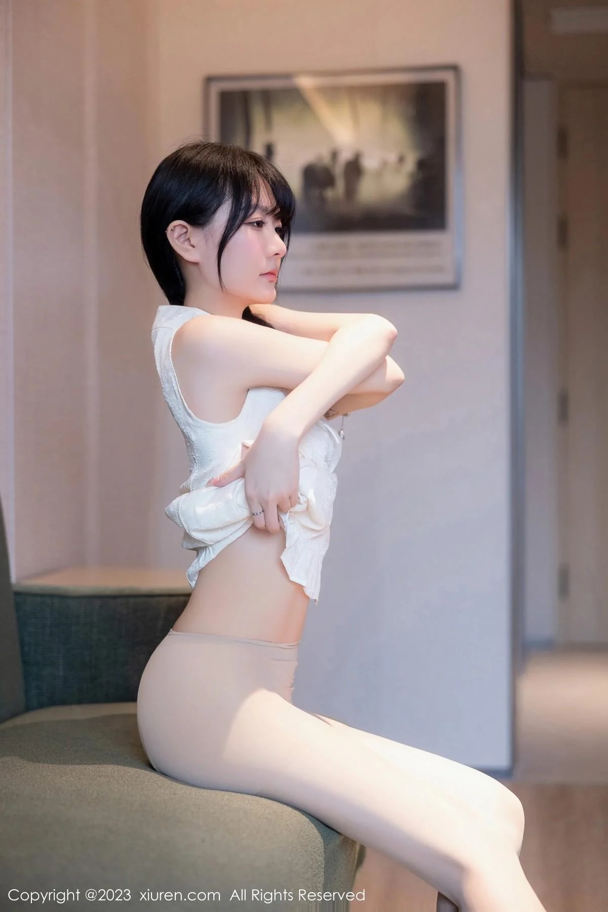 幼幼性感白色旗袍服饰配原色丝袜秀完美身材撩人绝美写真 第 52 张