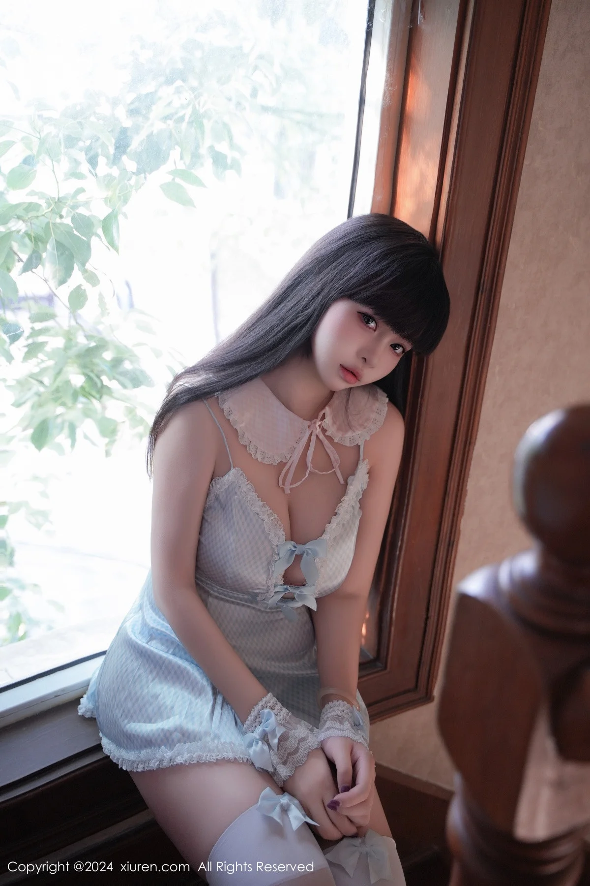 正妹Abby性感女仆装扮配白丝袜秀丰满身材惹火绝美写真 第 18 张