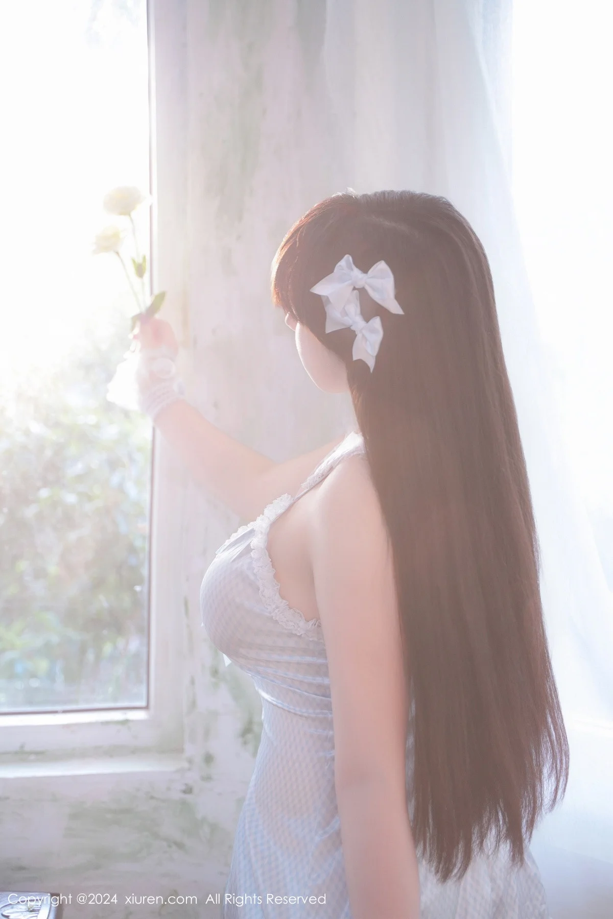 正妹Abby性感女仆装扮配白丝袜秀丰满身材惹火绝美写真 第 43 张