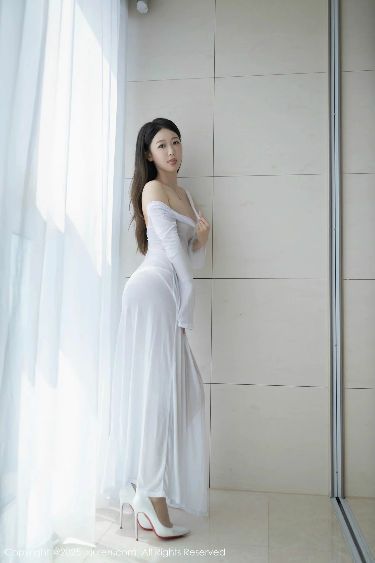唐安琪性感白色连衣长裙配开档肉丝秀曼妙身姿撩人绝美写真 第 12 张