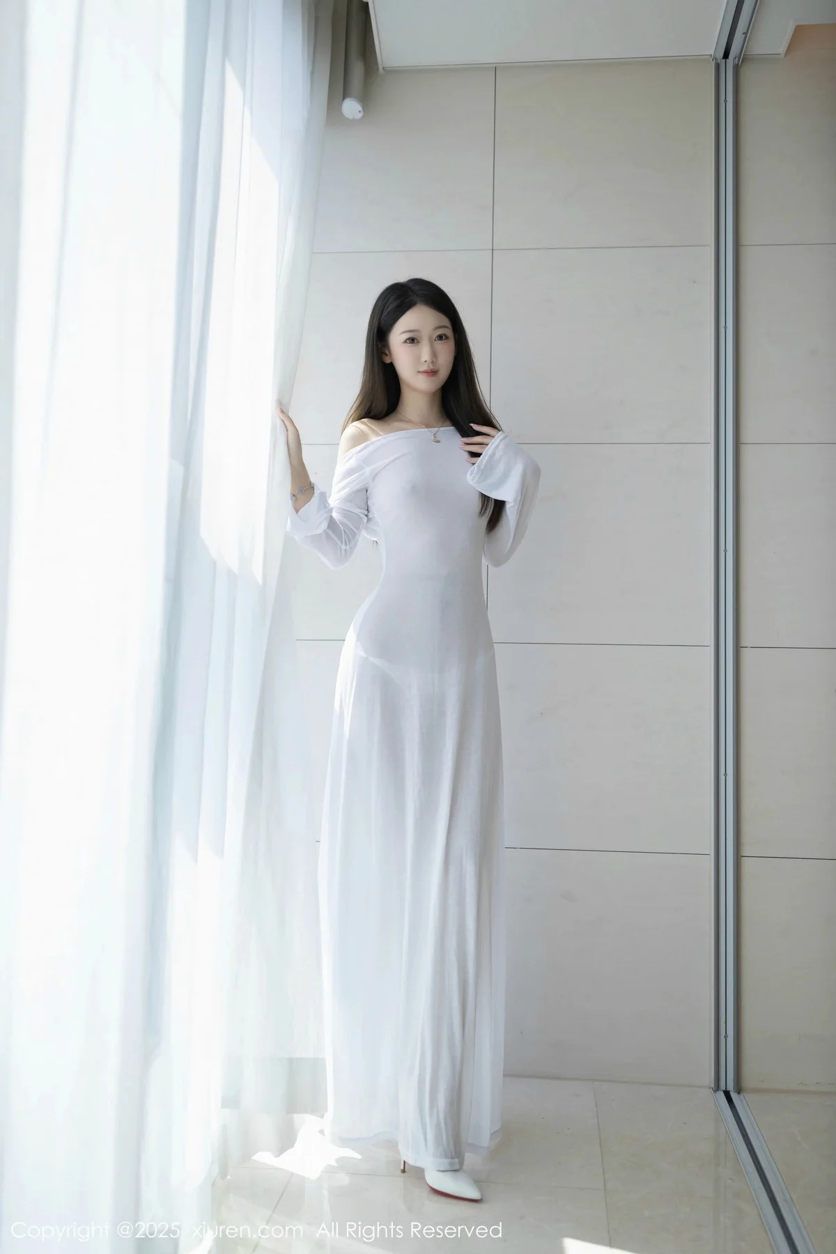 唐安琪性感白色连衣长裙配开档肉丝秀曼妙身姿撩人绝美写真 第 4 张