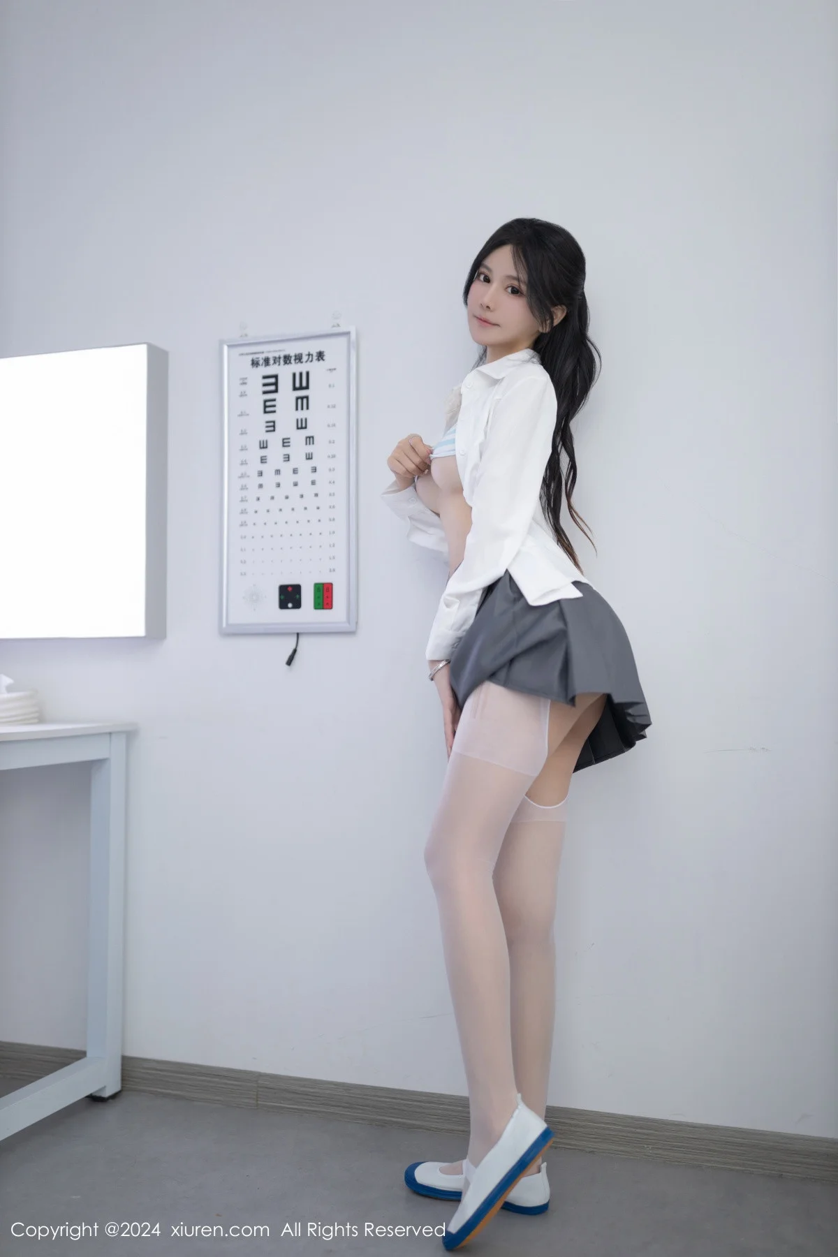 幼幼私房性感白色JK制服配白色丝袜秀曼妙身姿惹火绝美写真 第 15 张