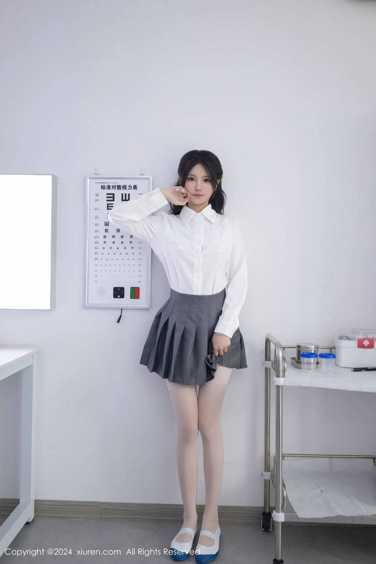 幼幼私房性感白色JK制服配白色丝袜秀曼妙身姿惹火绝美写真 第 2 张