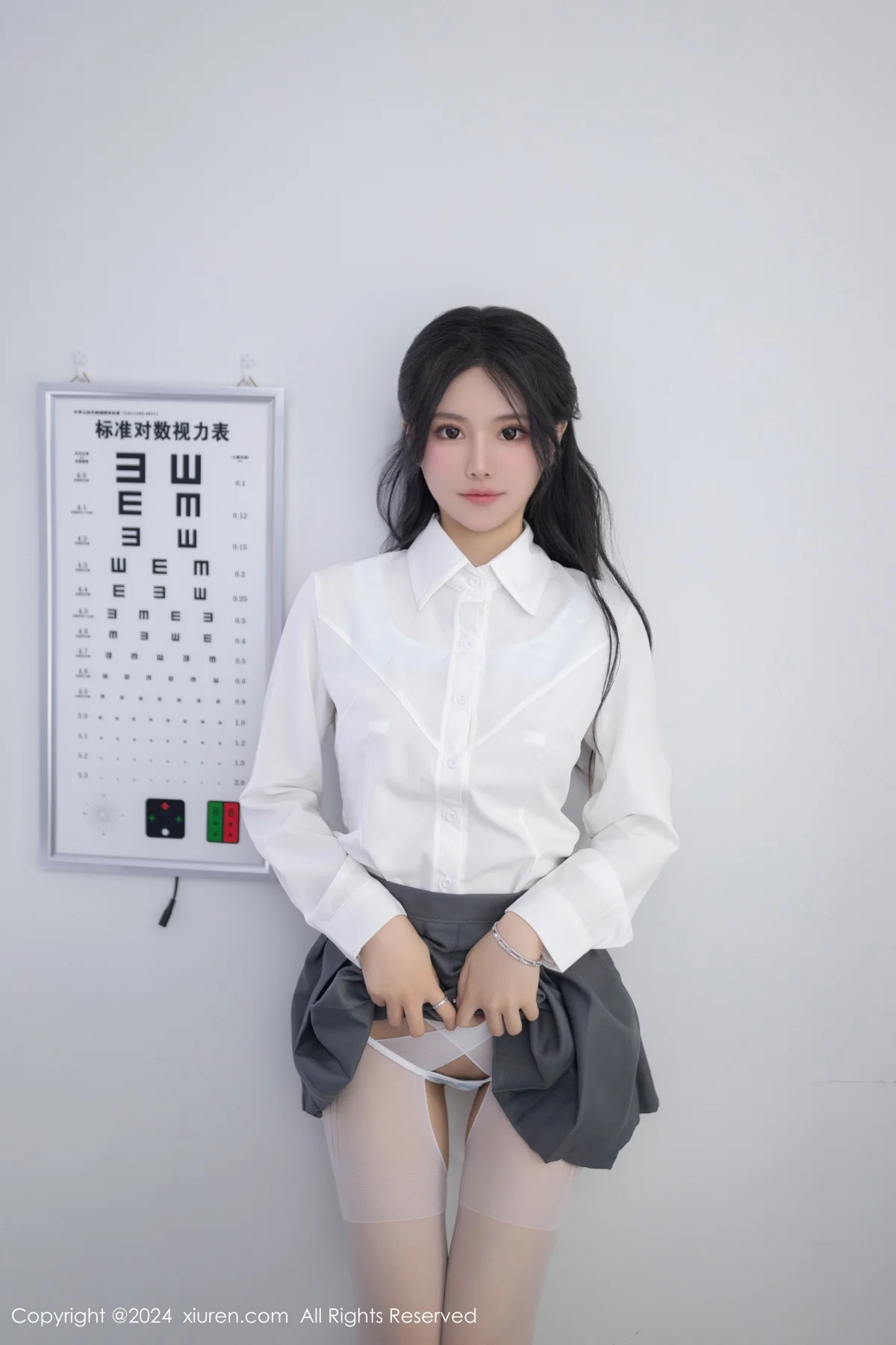 幼幼私房性感白色JK制服配白色丝袜秀曼妙身姿惹火绝美写真 第 4 张