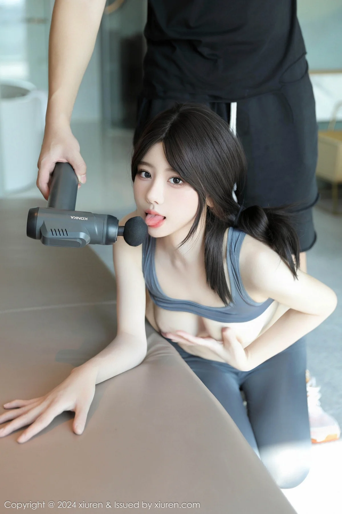 桃妖夭健身馆场景性感灰色运动服饰露浑圆翘臀撩人绝美写真 第 88 张
