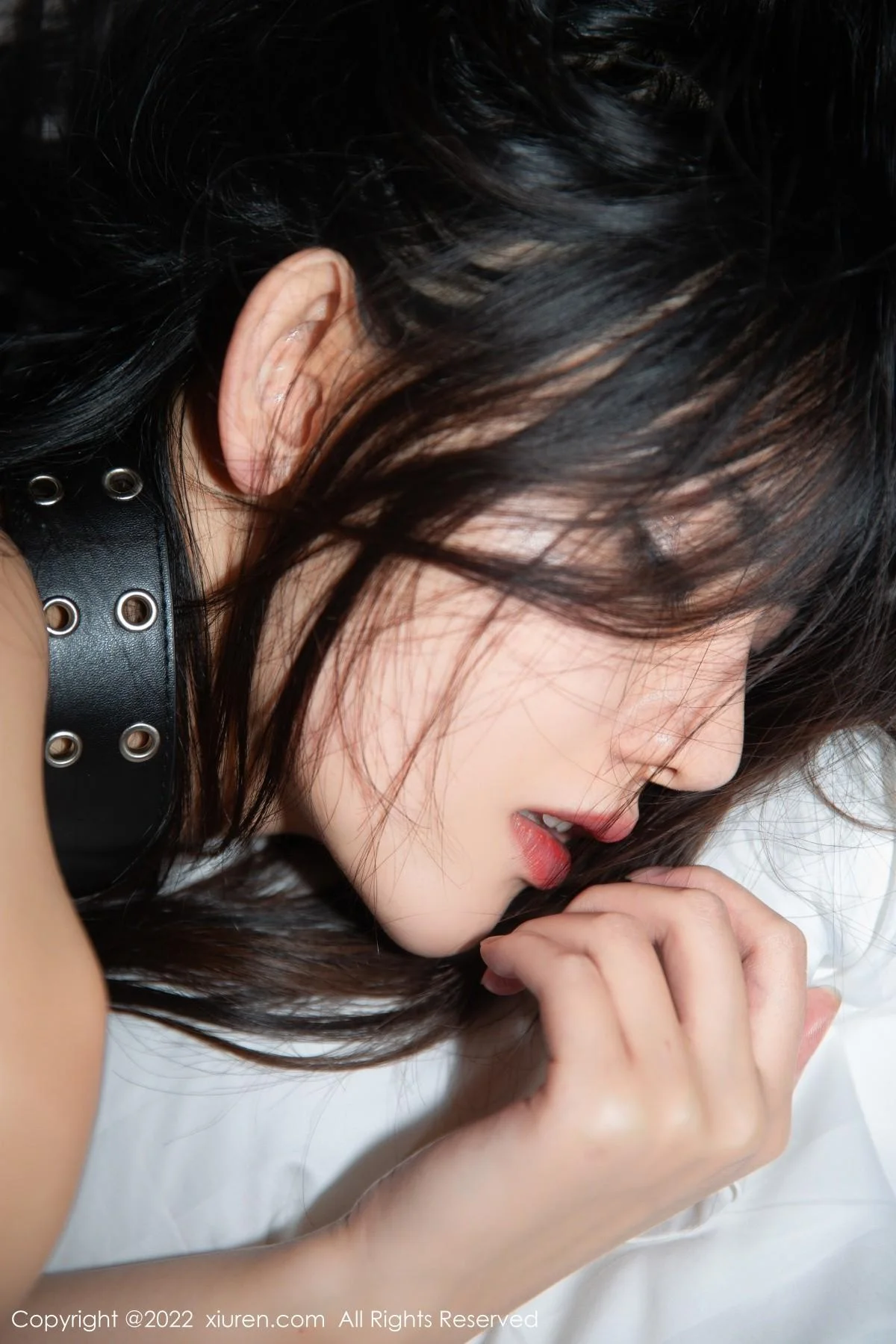张思允Nice绿上衣配黑皮裙露情趣内衣秀豪乳遮点绝美写真 第 78 张