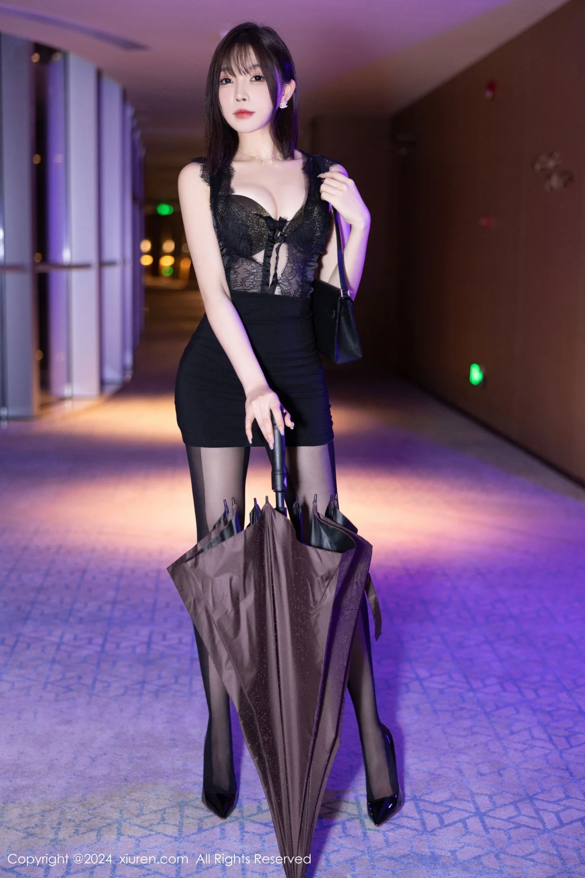 徐莉芝Booty性感黑色连衣裙露黑色内衣配超薄黑丝魅惑写真 第 25 张