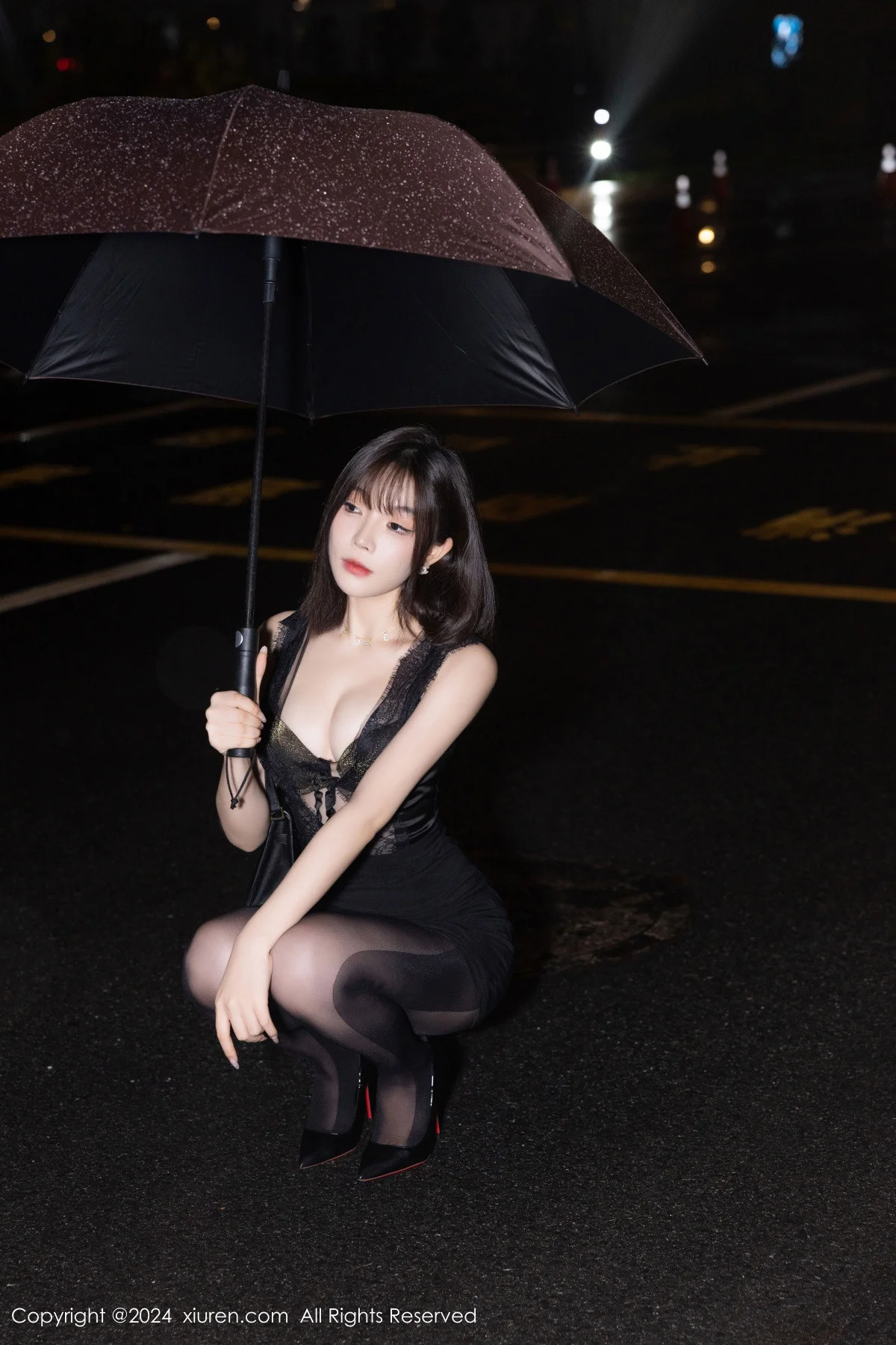 徐莉芝Booty性感黑色连衣裙露黑色内衣配超薄黑丝魅惑写真 第 6 张