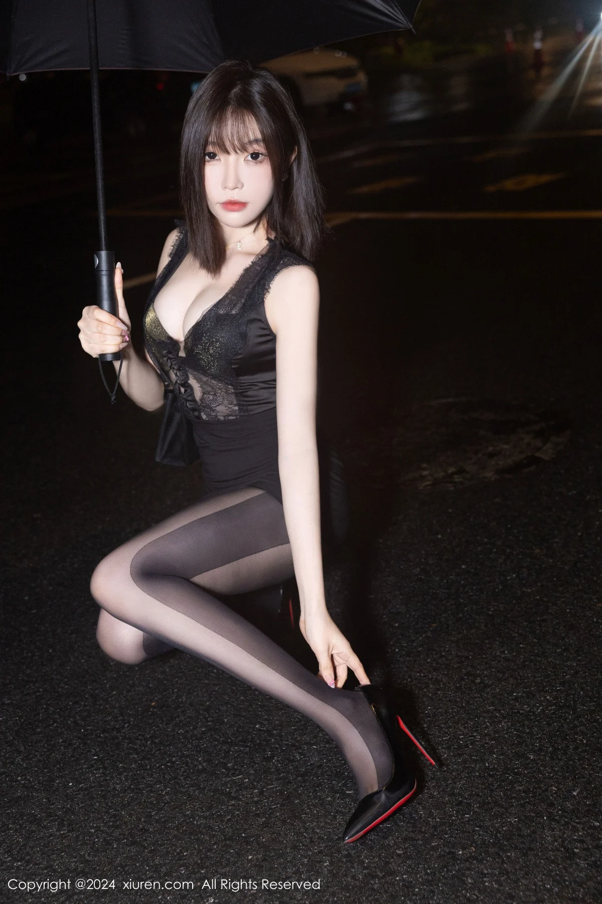 徐莉芝Booty性感黑色连衣裙露黑色内衣配超薄黑丝魅惑写真 第 7 张