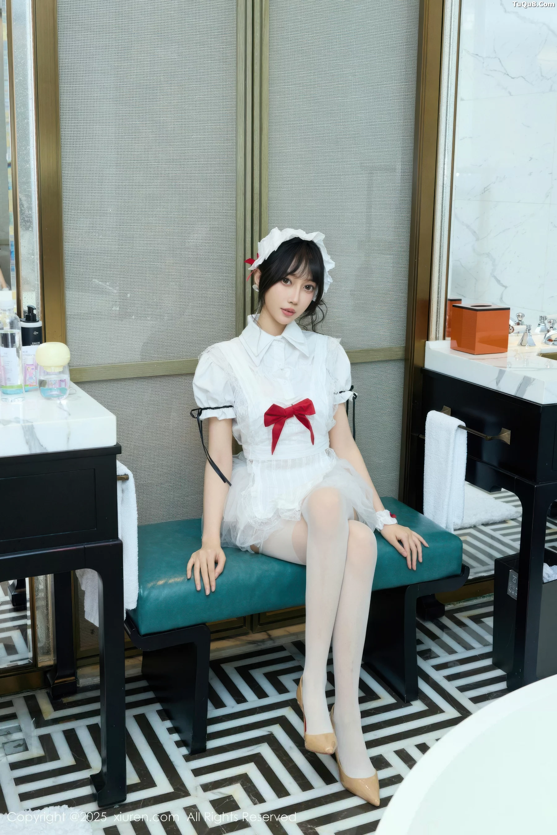 玥儿玥er性感萝莉女仆装配白丝吊袜秀完美身材迷人绝美写真 第 14 张