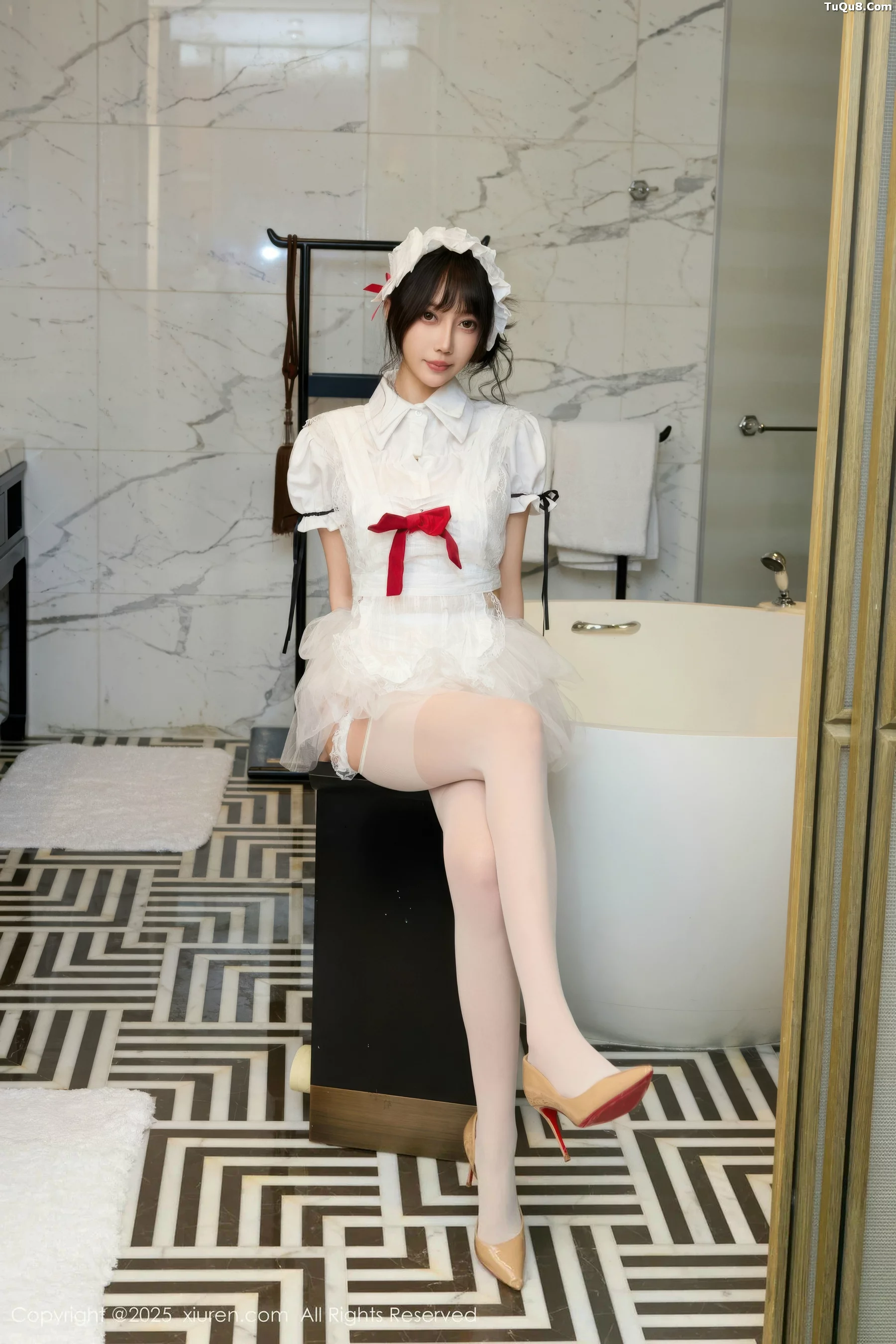 玥儿玥er性感萝莉女仆装配白丝吊袜秀完美身材迷人绝美写真 第 2 张