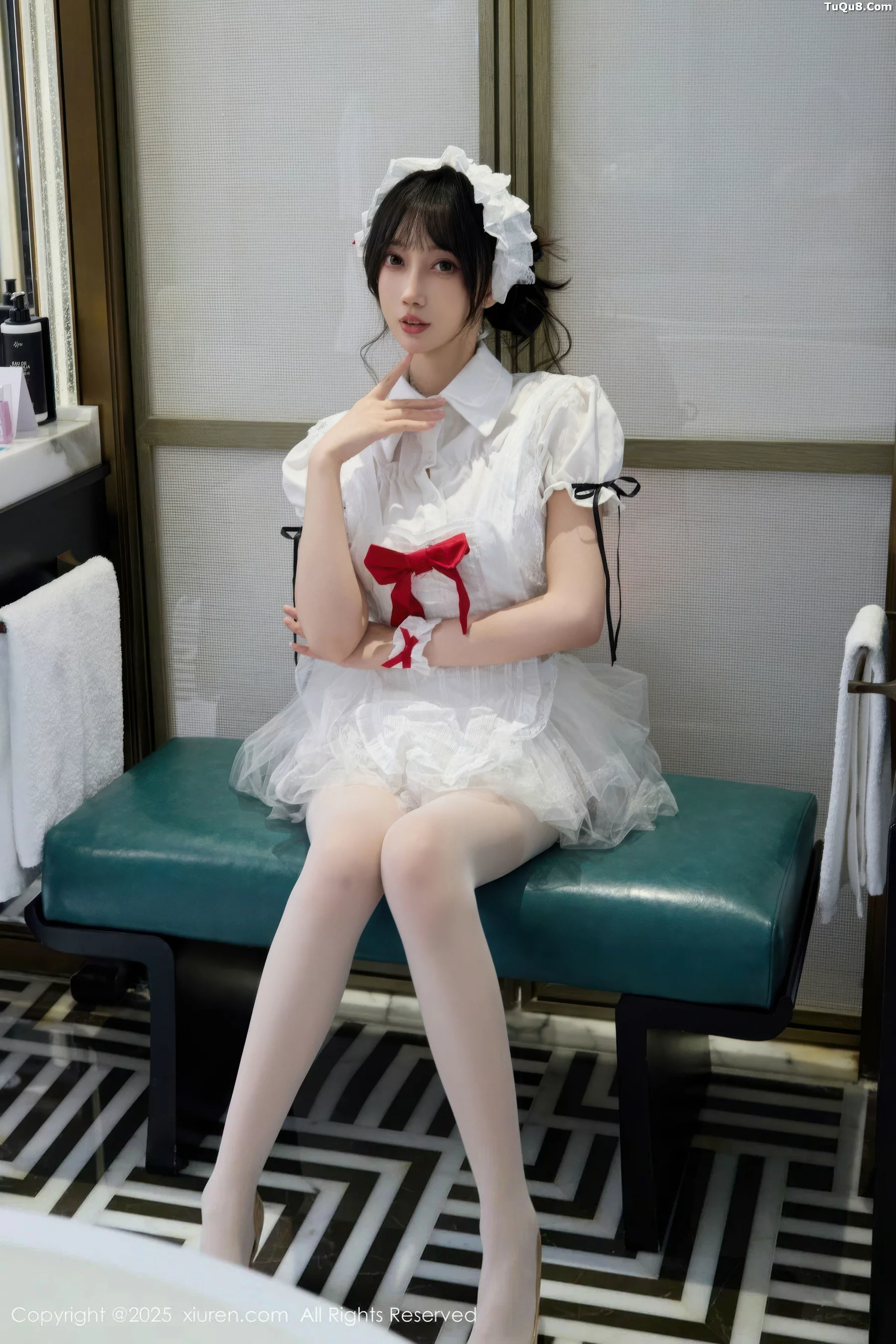 玥儿玥er性感萝莉女仆装配白丝吊袜秀完美身材迷人绝美写真 第 20 张