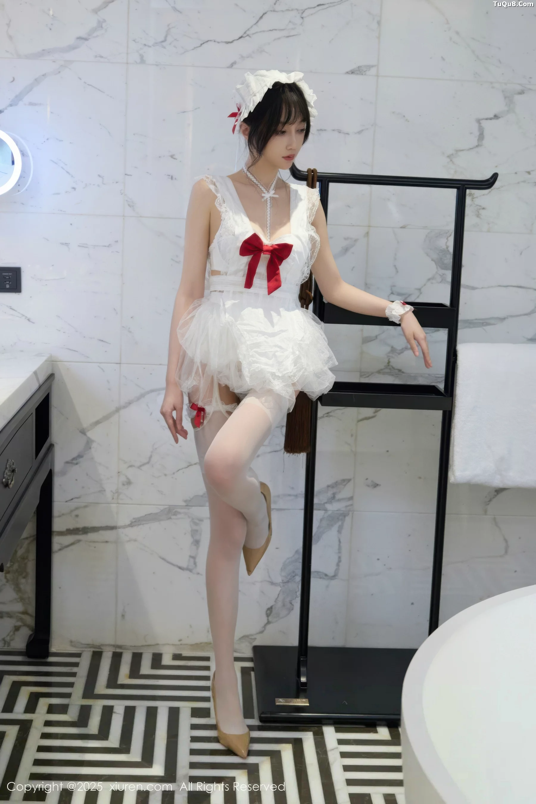 玥儿玥er性感萝莉女仆装配白丝吊袜秀完美身材迷人绝美写真 第 21 张