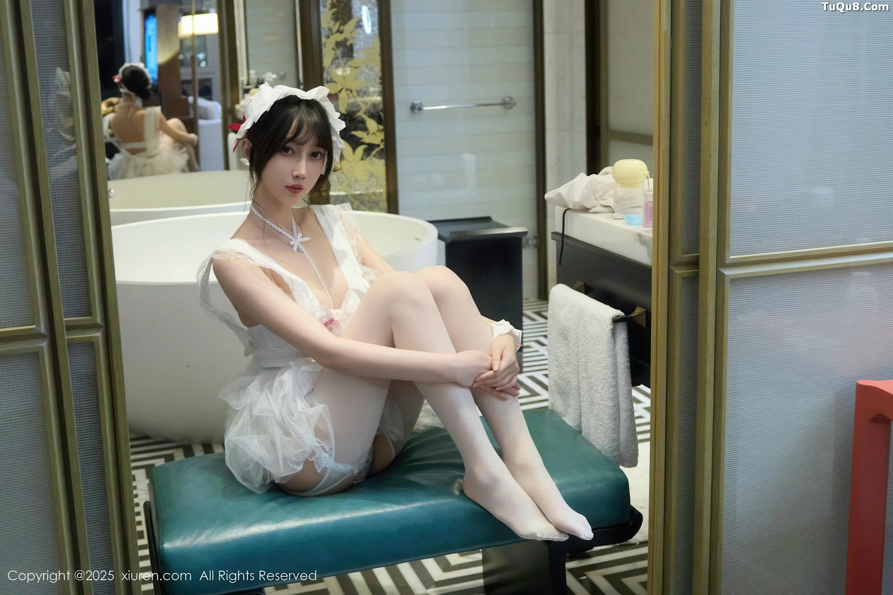 玥儿玥er性感萝莉女仆装配白丝吊袜秀完美身材迷人绝美写真 第 36 张
