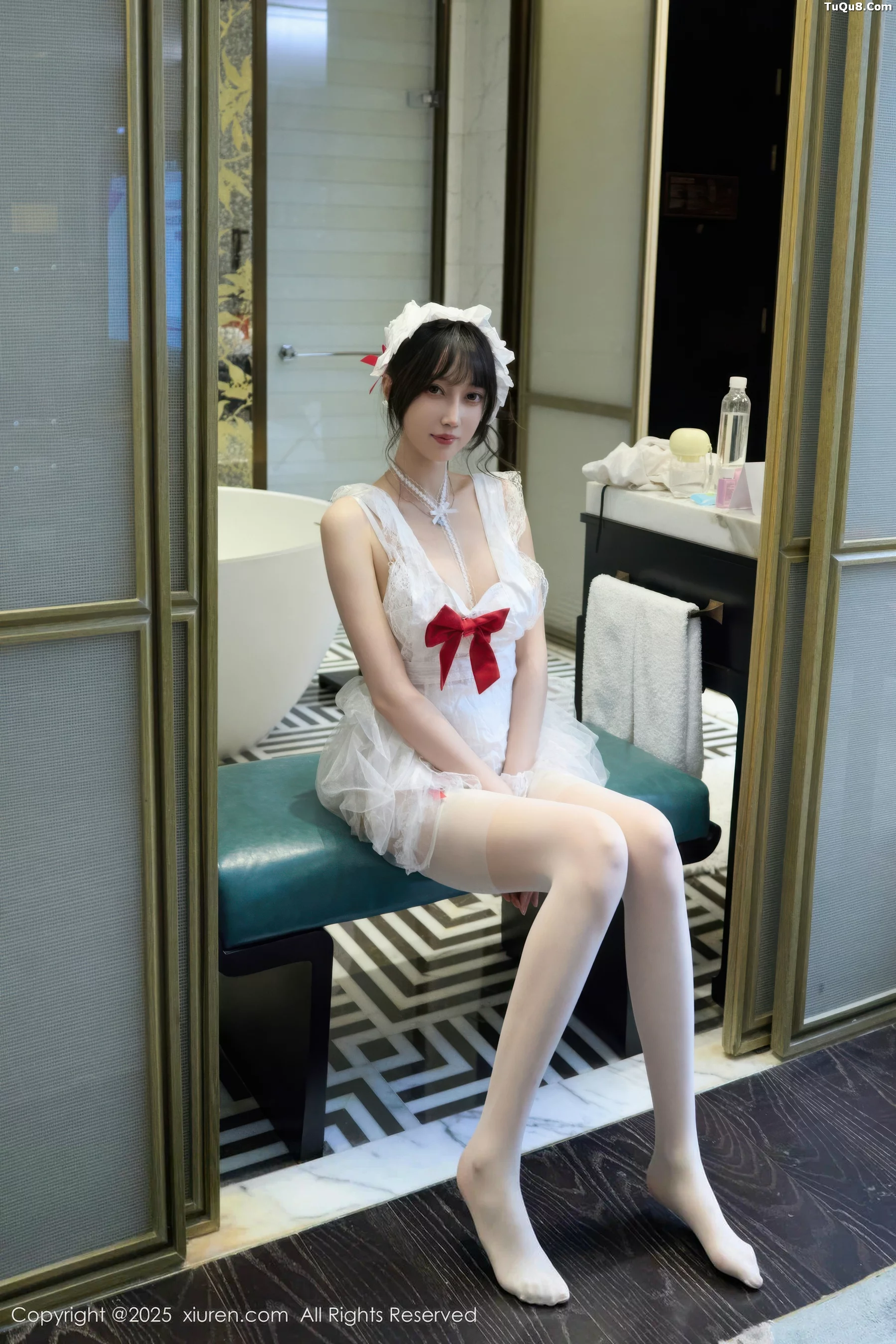 玥儿玥er性感萝莉女仆装配白丝吊袜秀完美身材迷人绝美写真 第 39 张