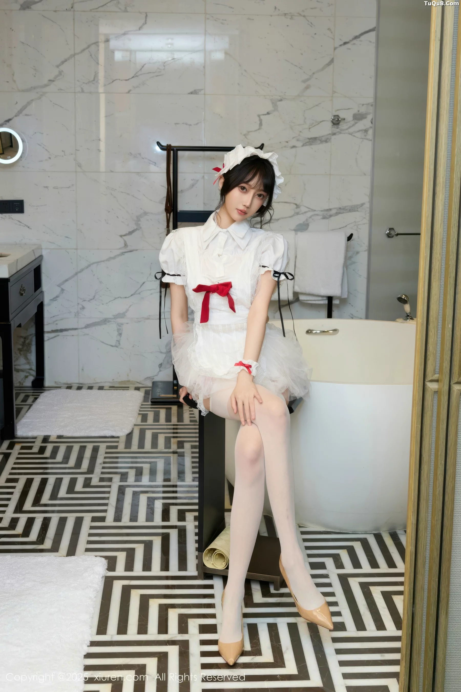 玥儿玥er性感萝莉女仆装配白丝吊袜秀完美身材迷人绝美写真 第 4 张