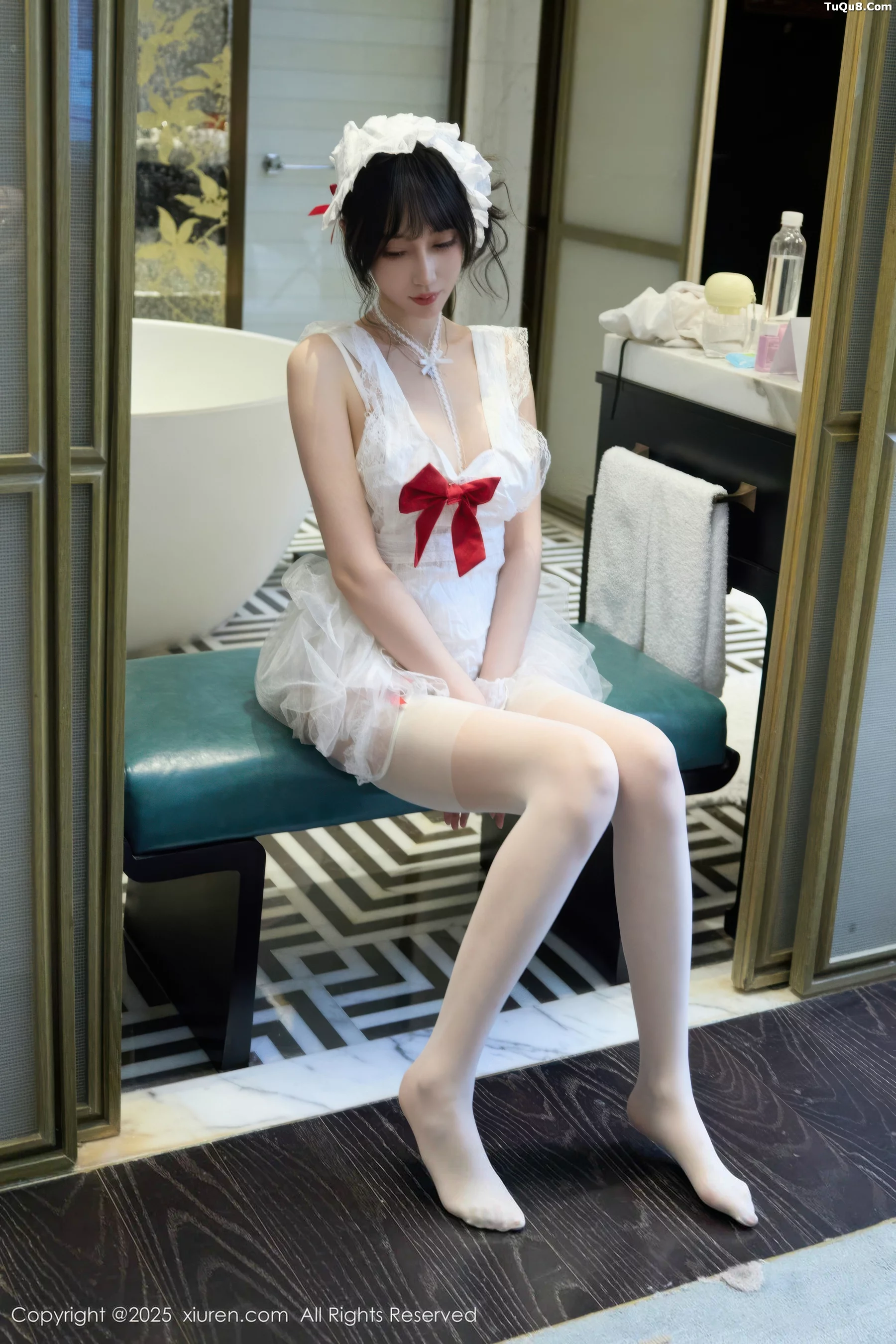 玥儿玥er性感萝莉女仆装配白丝吊袜秀完美身材迷人绝美写真 第 42 张