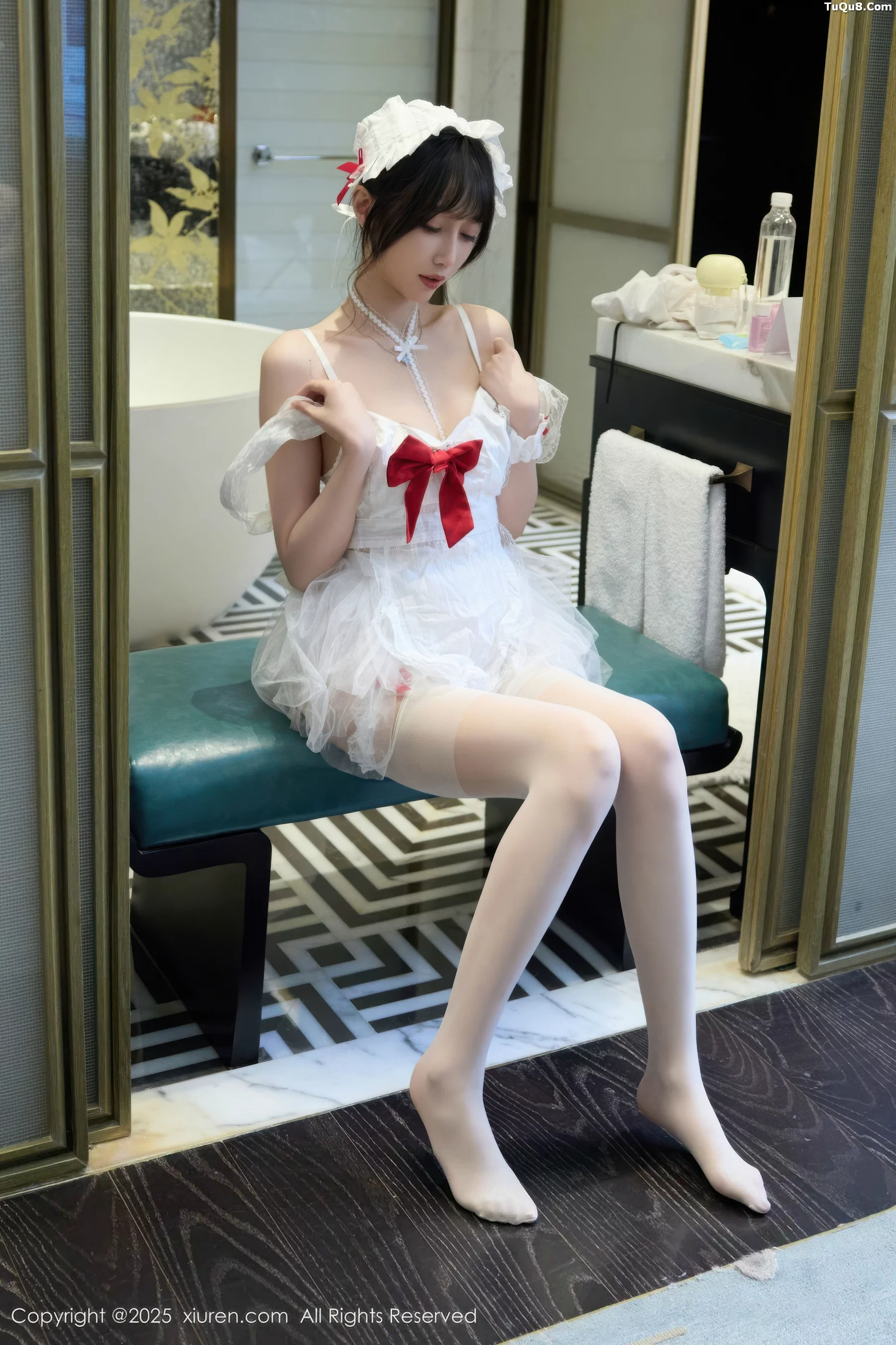 玥儿玥er性感萝莉女仆装配白丝吊袜秀完美身材迷人绝美写真 第 43 张