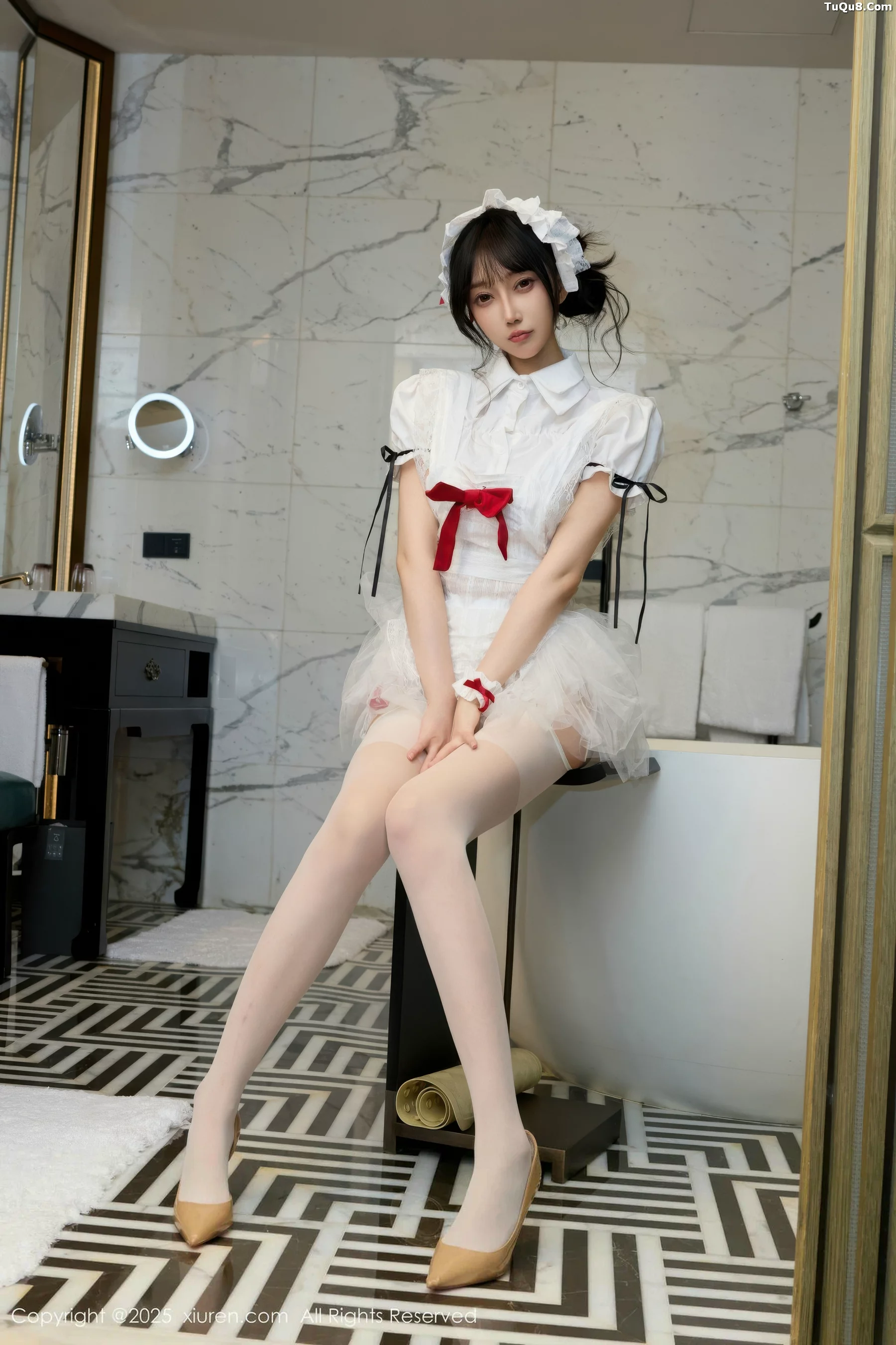 玥儿玥er性感萝莉女仆装配白丝吊袜秀完美身材迷人绝美写真 第 5 张