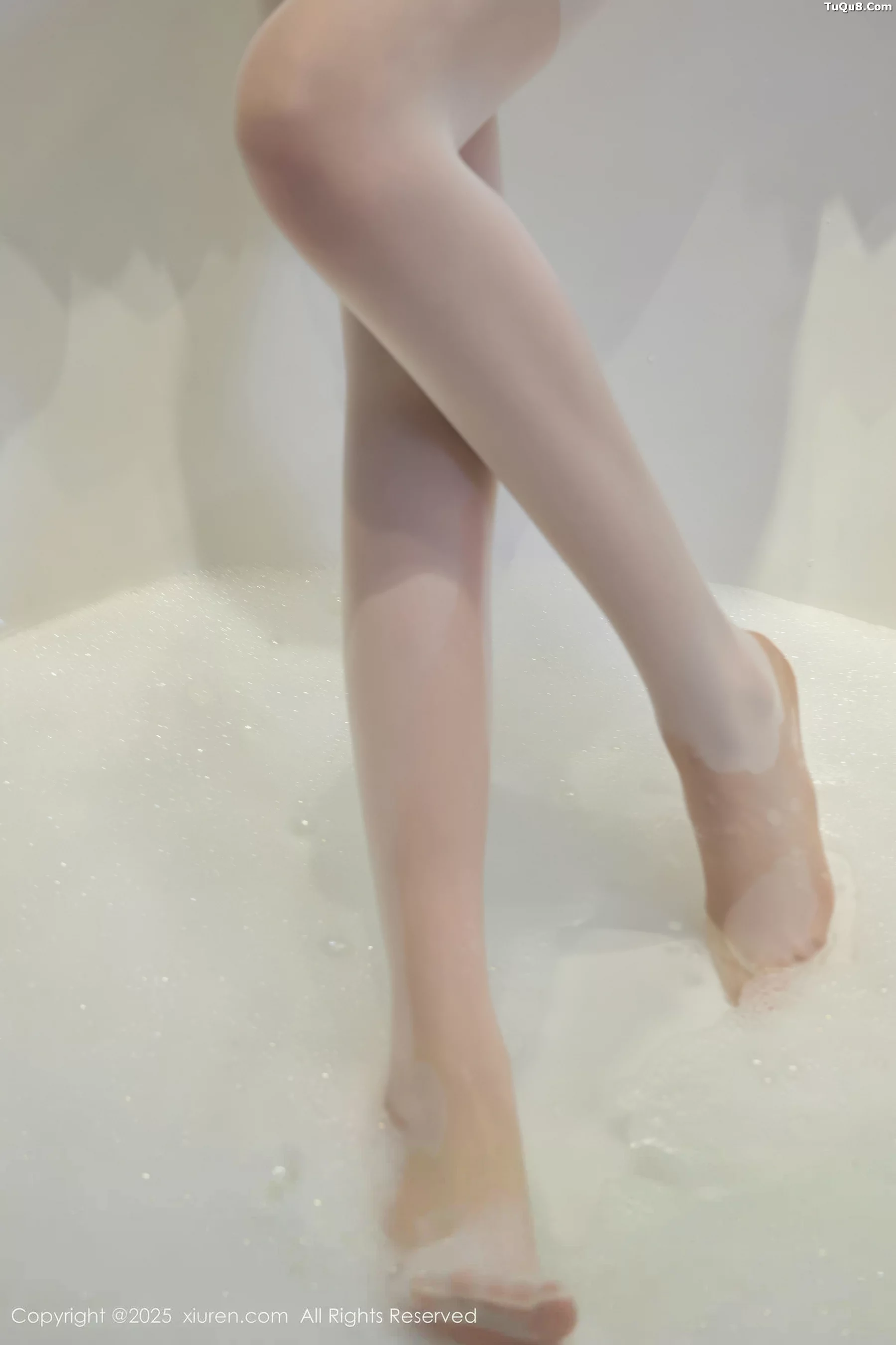 玥儿玥er性感萝莉女仆装配白丝吊袜秀完美身材迷人绝美写真 第 61 张