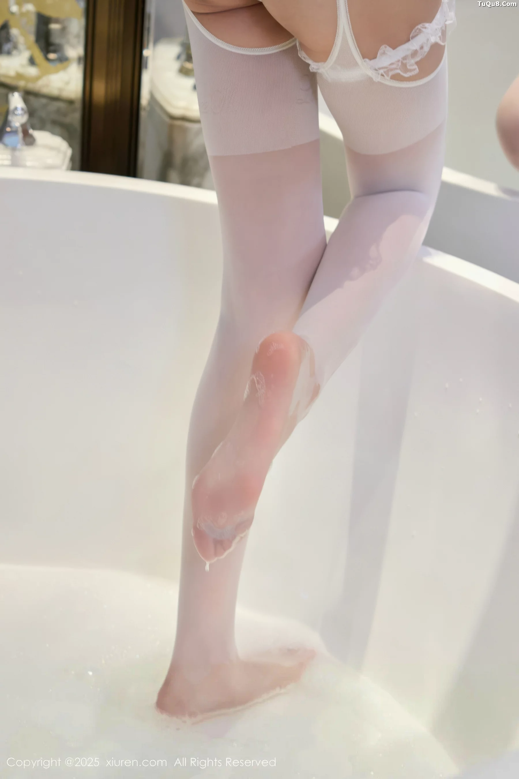玥儿玥er性感萝莉女仆装配白丝吊袜秀完美身材迷人绝美写真 第 75 张