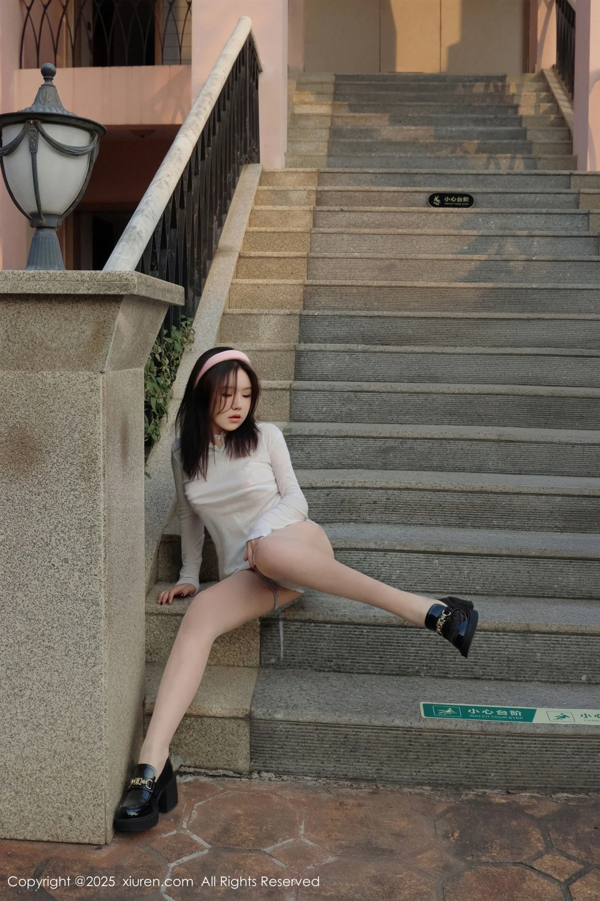 小薯条nienie性感薄透白T恤配超薄肉丝秀惹火身材绝美写真 第 13 张