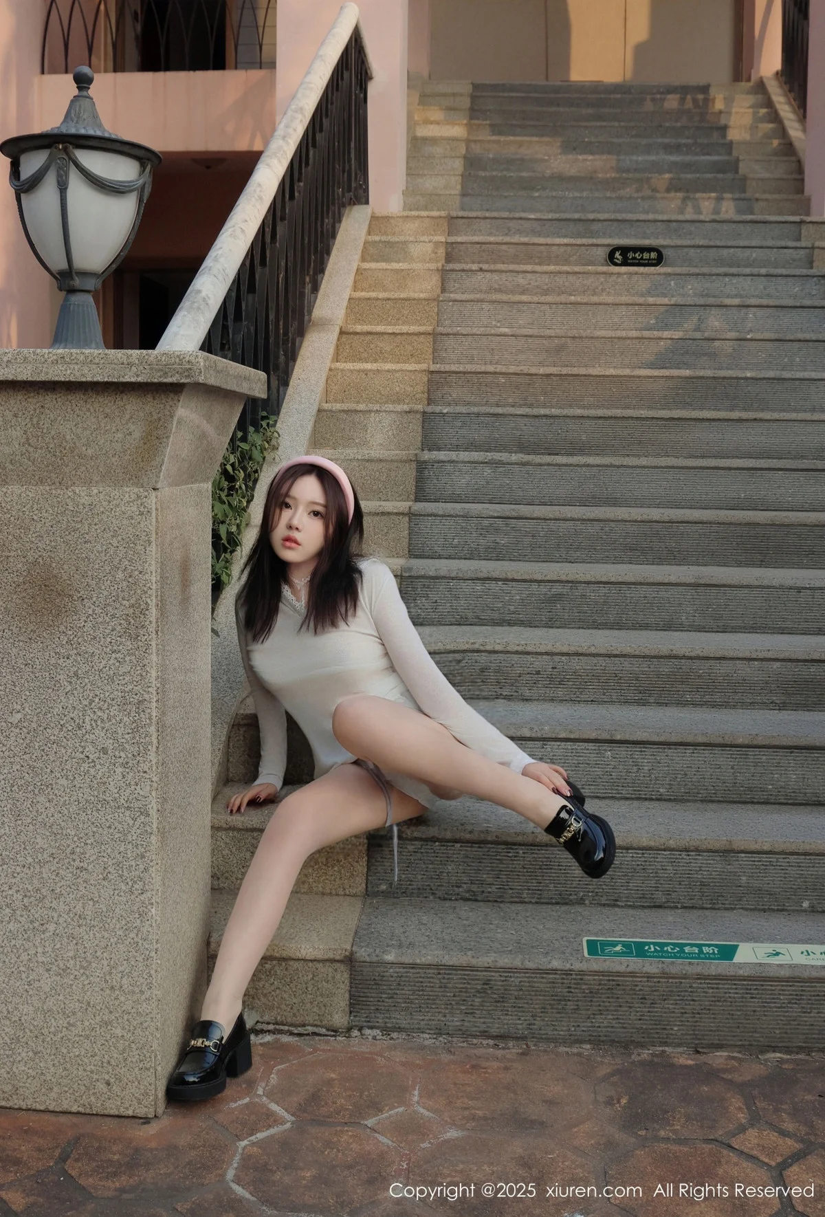 小薯条nienie性感薄透白T恤配超薄肉丝秀惹火身材绝美写真 第 16 张