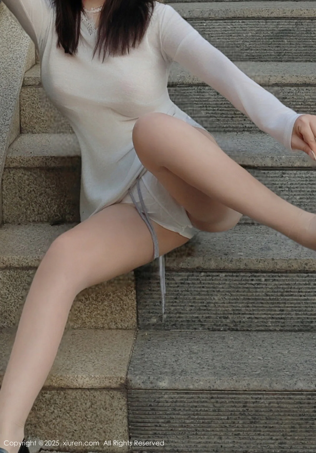 小薯条nienie性感薄透白T恤配超薄肉丝秀惹火身材绝美写真 第 38 张