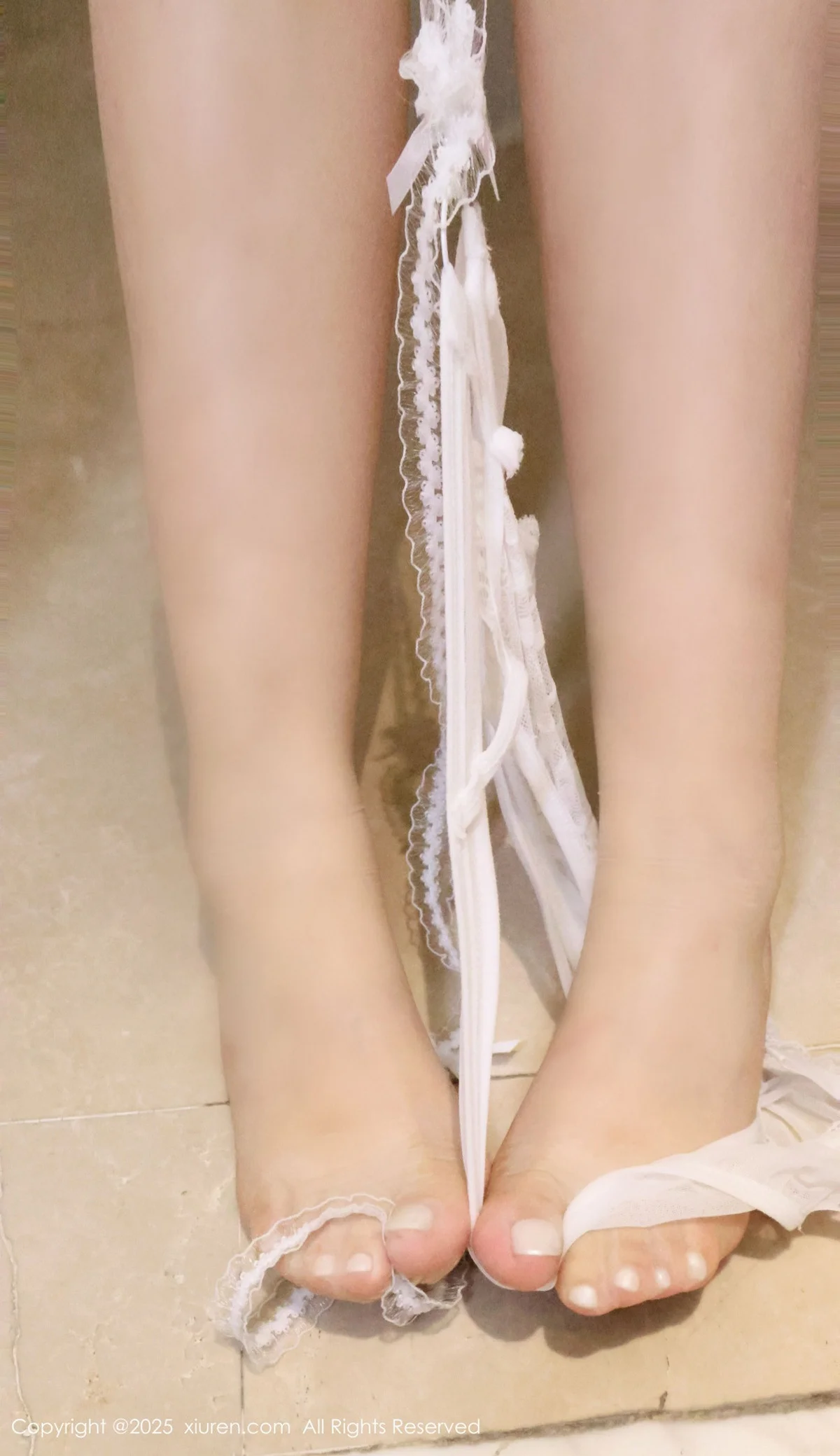小薯条nienie性感薄透白T恤配超薄肉丝秀惹火身材绝美写真 第 98 张