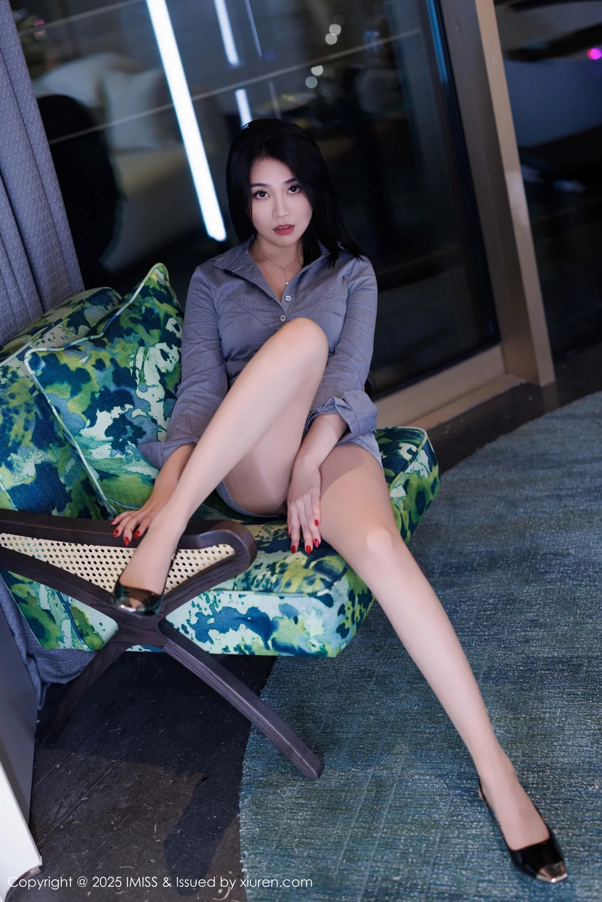 许诺Sabrina性感灰色服饰露粉色内衣秀完美身材绝美写真 第 16 张