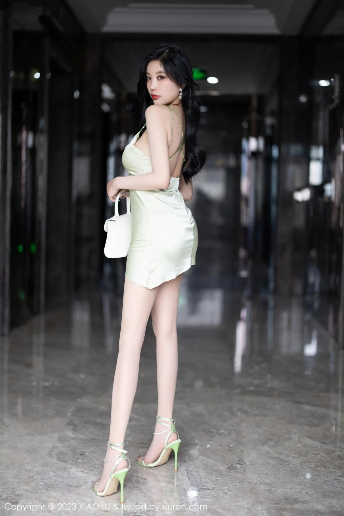 杨晨晨性感淡绿薄纱短裙露绿灰色蕾丝情趣服完美绝美写真 第 17 张