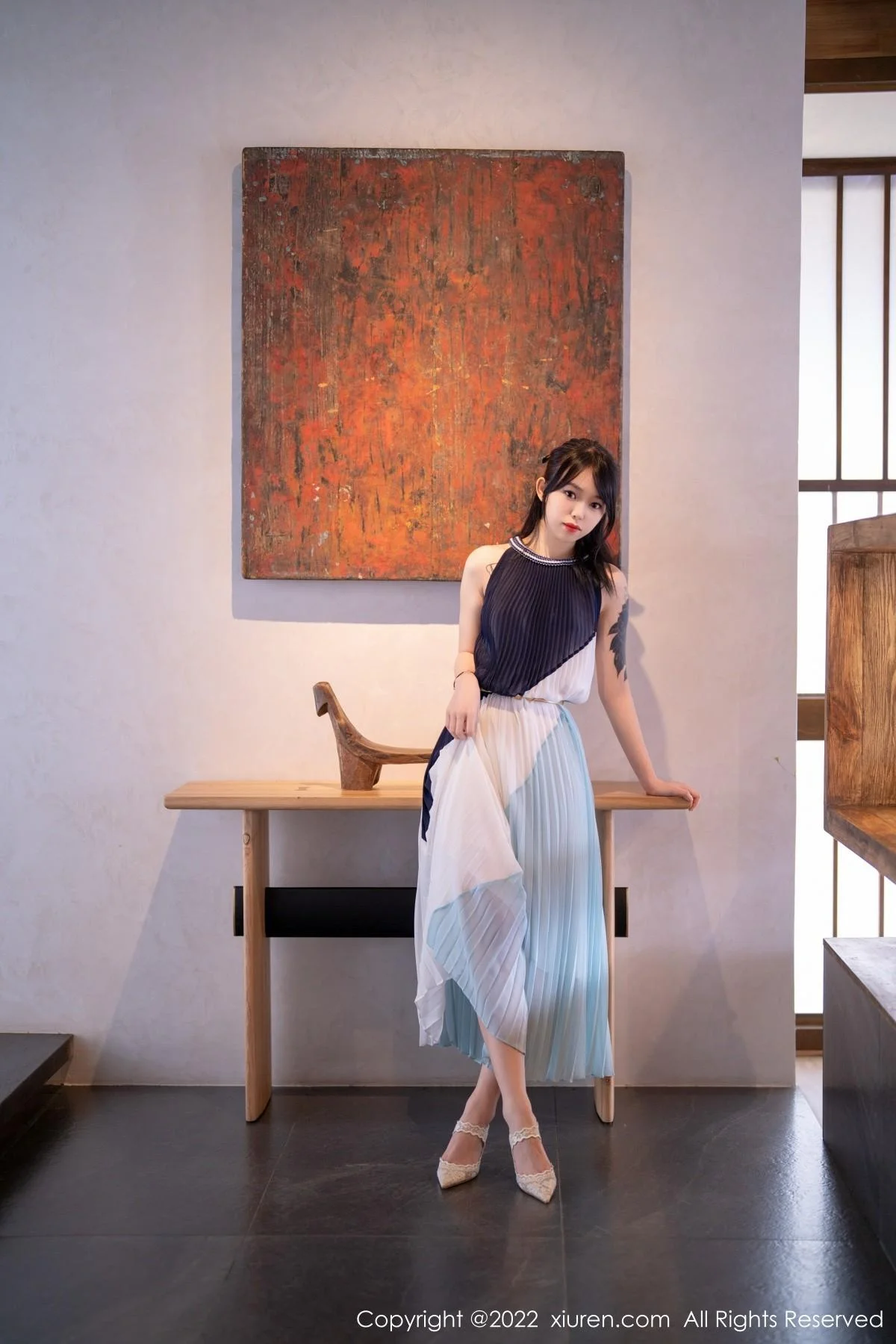 奶瓶大理旅拍脱连衣裙露性感蕾丝内衣秀苗条身材绝美写真 第 11 张