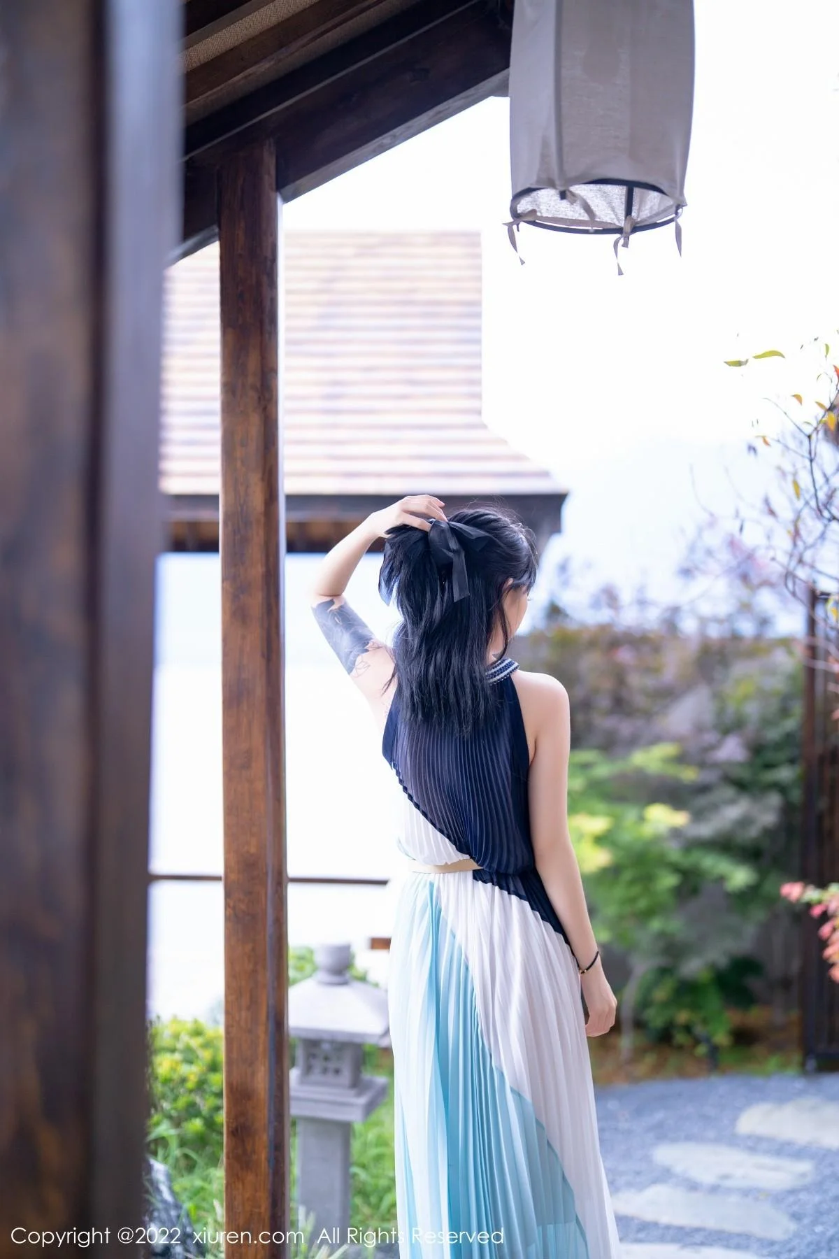 奶瓶大理旅拍脱连衣裙露性感蕾丝内衣秀苗条身材绝美写真 第 13 张