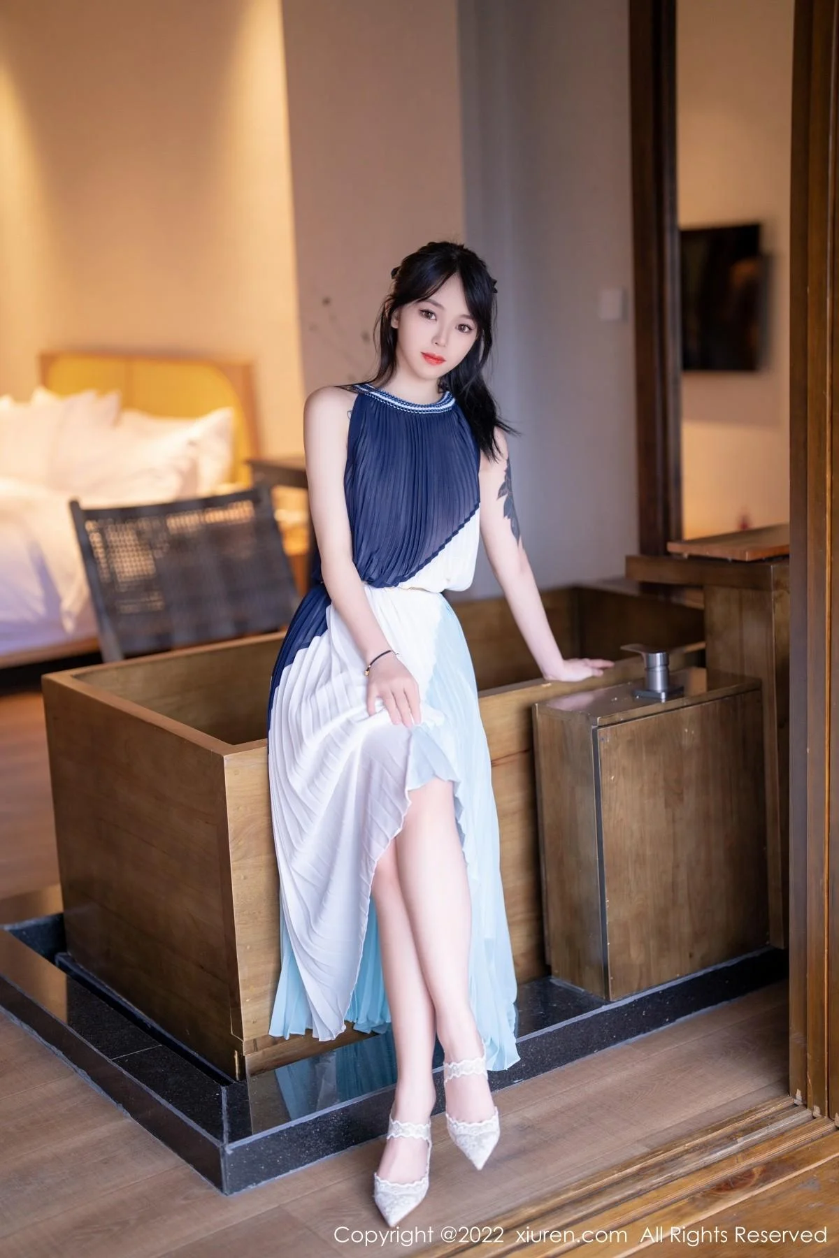奶瓶大理旅拍脱连衣裙露性感蕾丝内衣秀苗条身材绝美写真 第 17 张