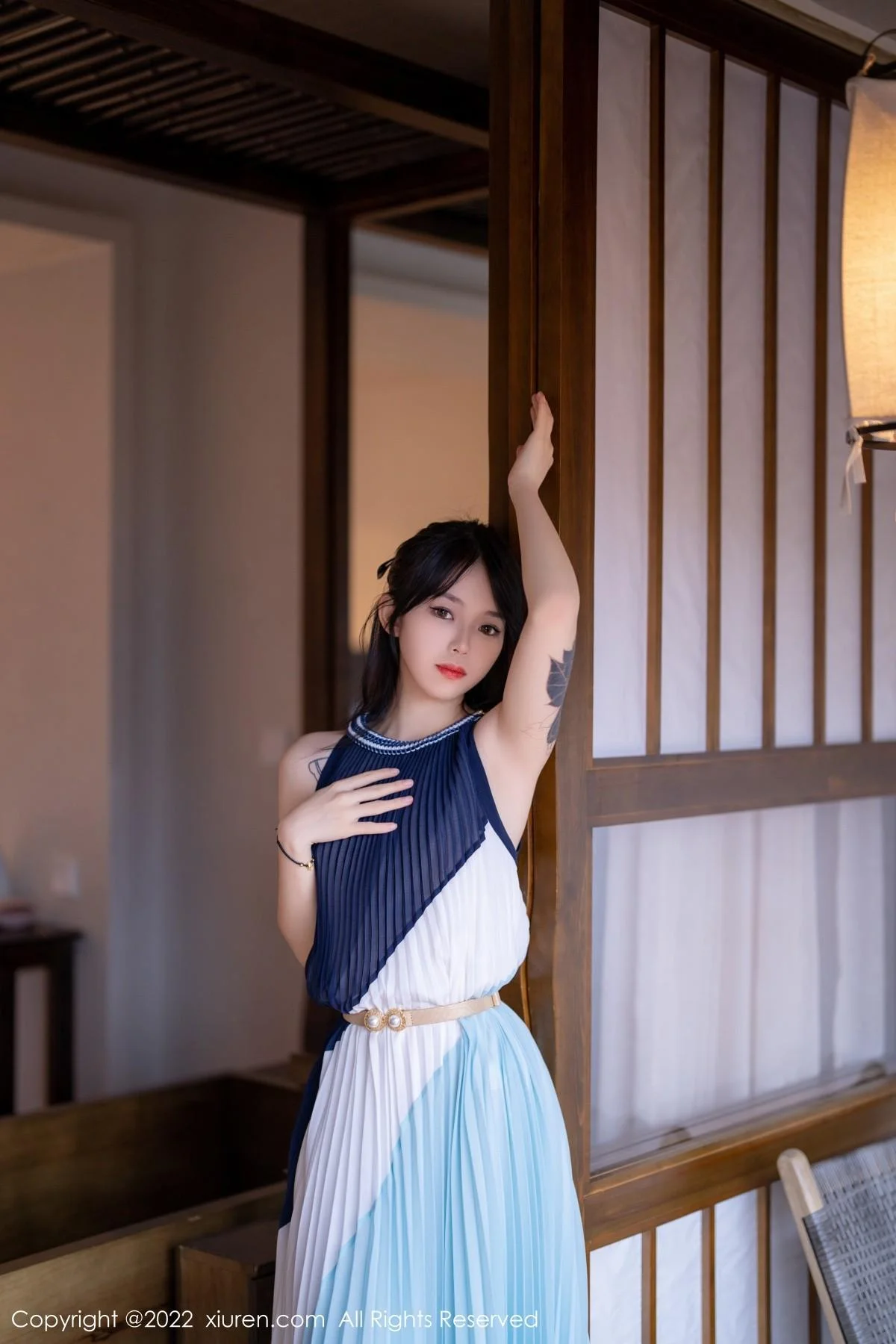 奶瓶大理旅拍脱连衣裙露性感蕾丝内衣秀苗条身材绝美写真 第 19 张