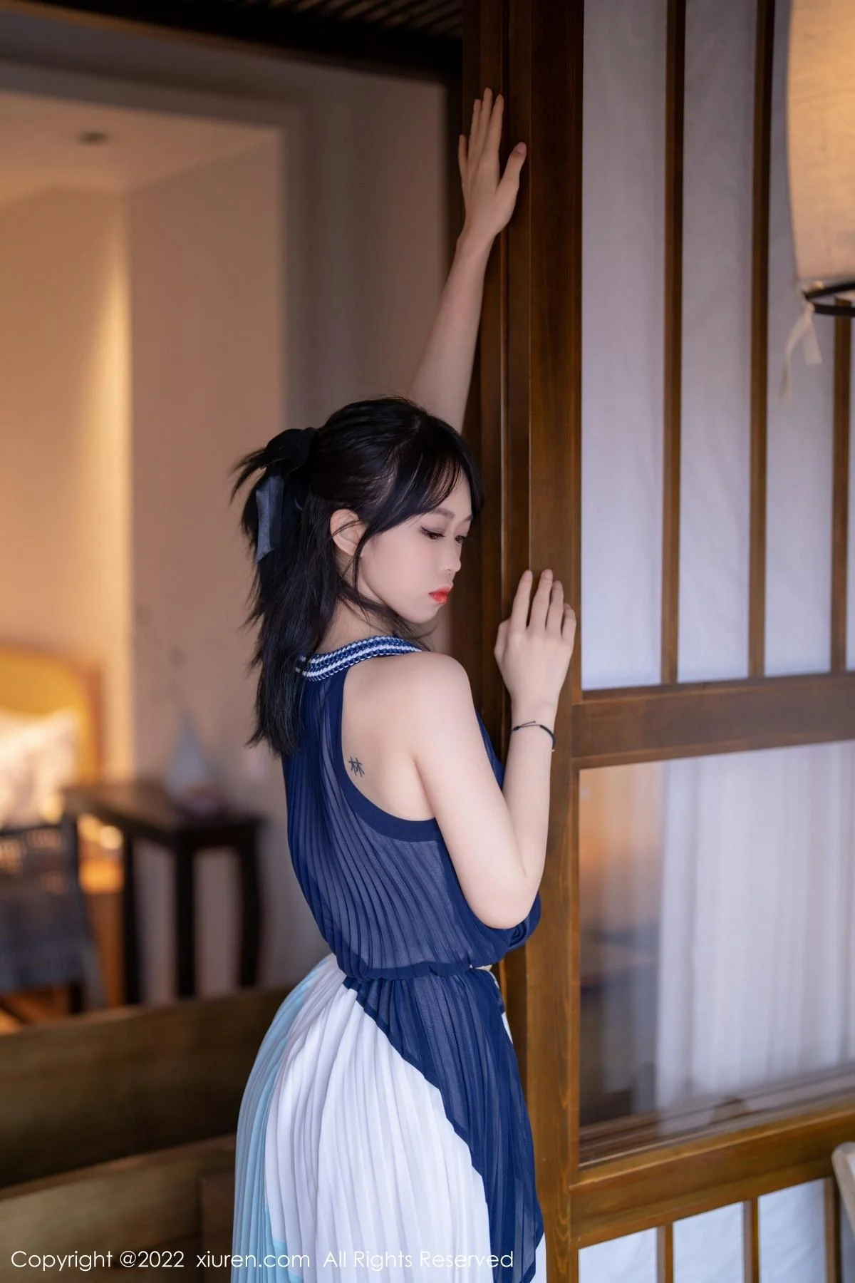 奶瓶大理旅拍脱连衣裙露性感蕾丝内衣秀苗条身材绝美写真 第 20 张