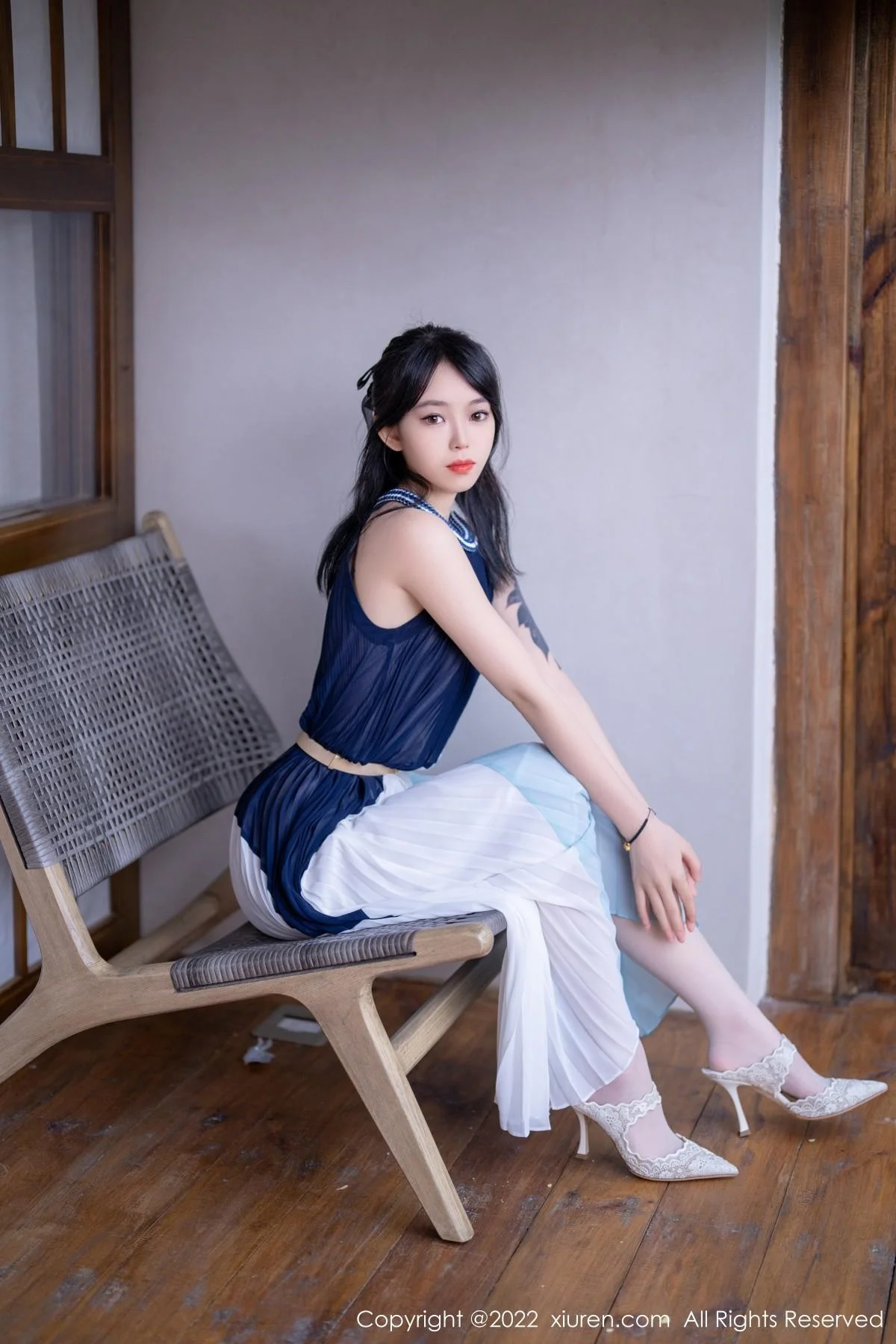 奶瓶大理旅拍脱连衣裙露性感蕾丝内衣秀苗条身材绝美写真 第 26 张