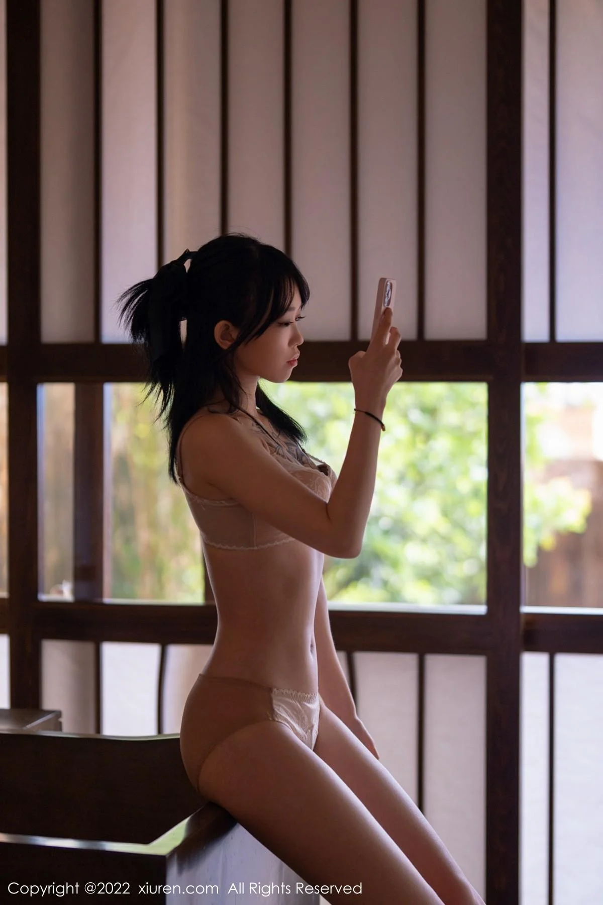 奶瓶大理旅拍脱连衣裙露性感蕾丝内衣秀苗条身材绝美写真 第 51 张