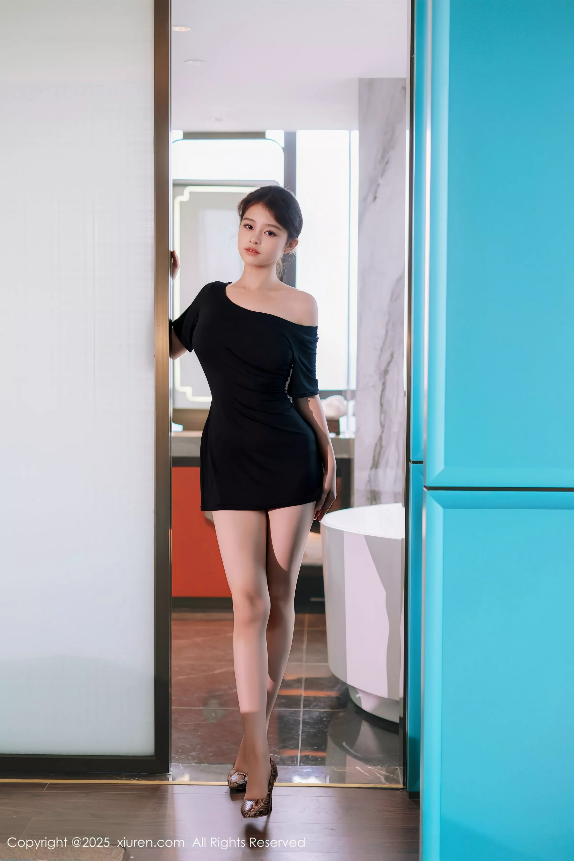 小橘子orange性感黑色连衣短裙露丁字裤秀曼妙身姿绝美写真 第 14 张