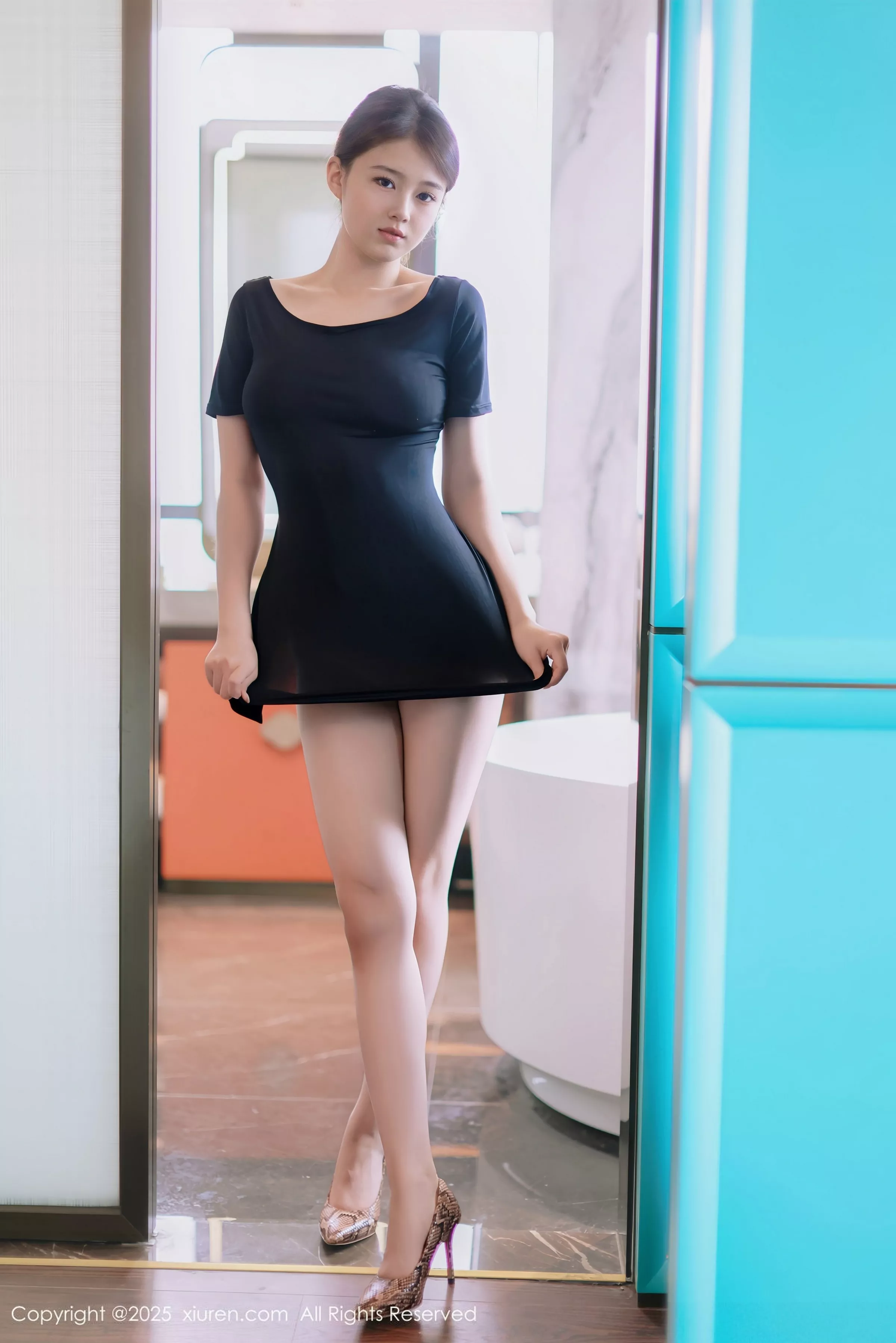 小橘子orange性感黑色连衣短裙露丁字裤秀曼妙身姿绝美写真 第 22 张