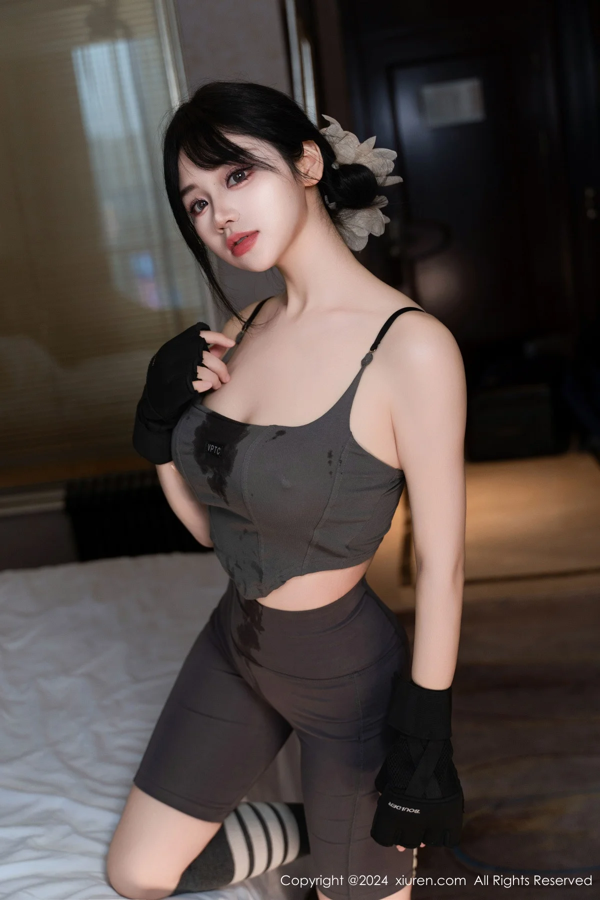汐汐爱吃草莓性感黑色皮质情趣服饰配黑丝裤袜秀美腿绝美写真 第 60 张