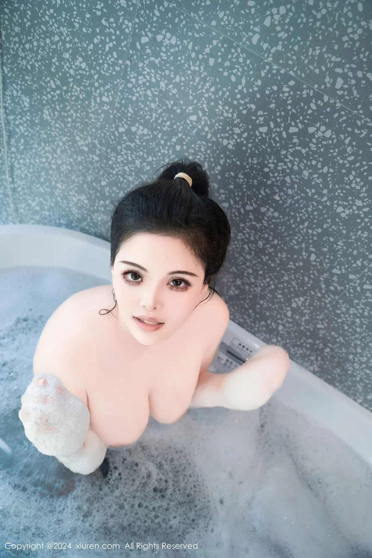 陈三穗浴室性感黑色服饰配黑丝袜泡泡浴湿身绝美写真 第 133 张