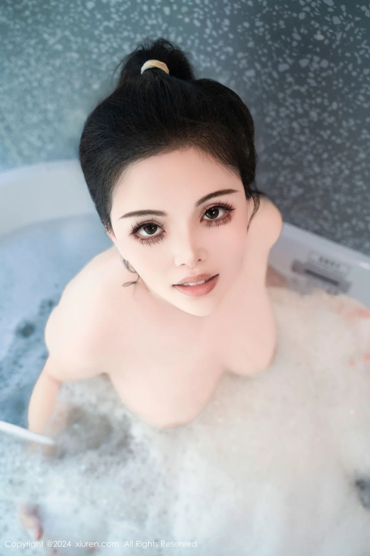 陈三穗浴室性感黑色服饰配黑丝袜泡泡浴湿身绝美写真 第 14 张