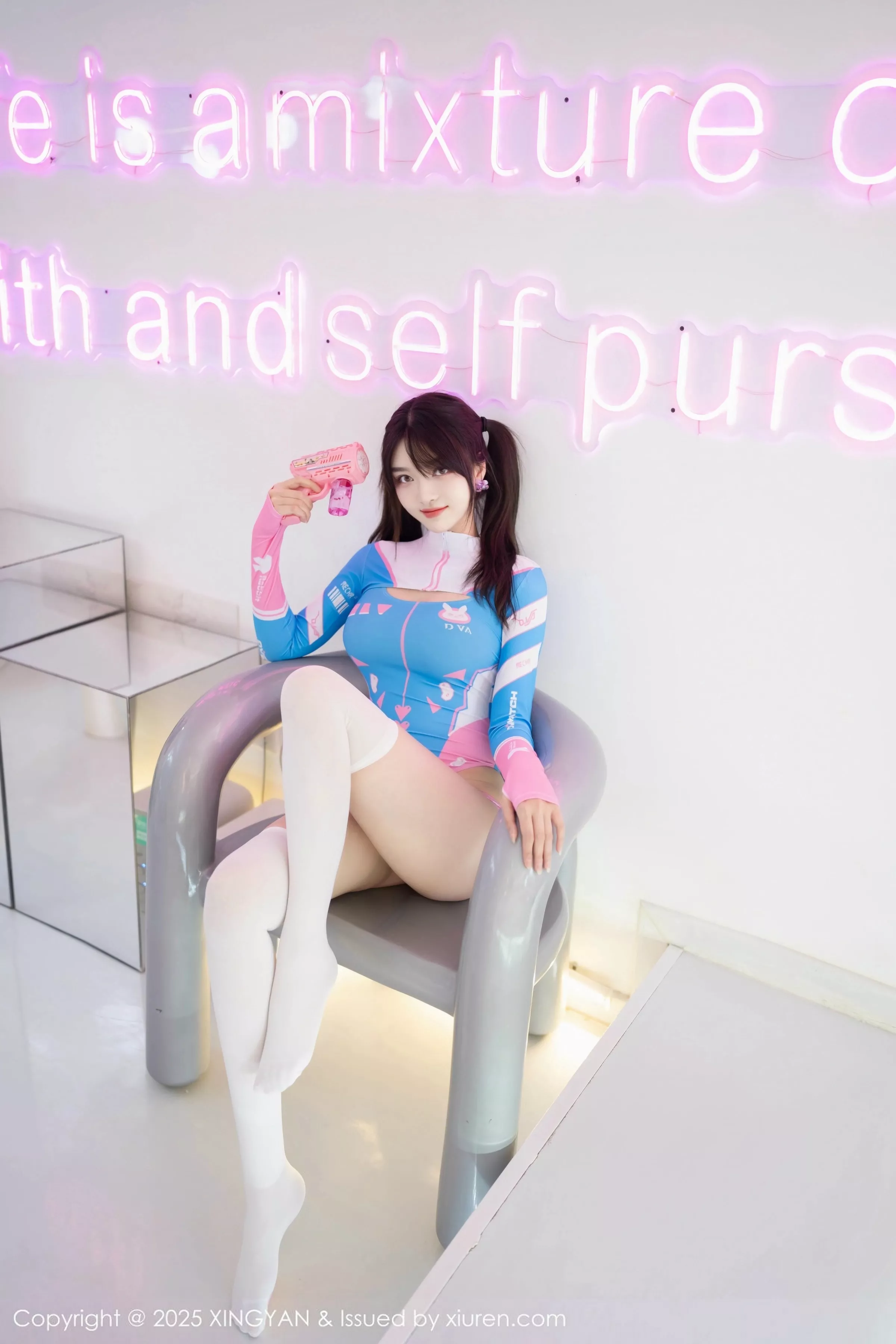 白露lulu性感蓝色高开叉服饰配白丝袜秀曼妙身姿绝美写真 第 6 张