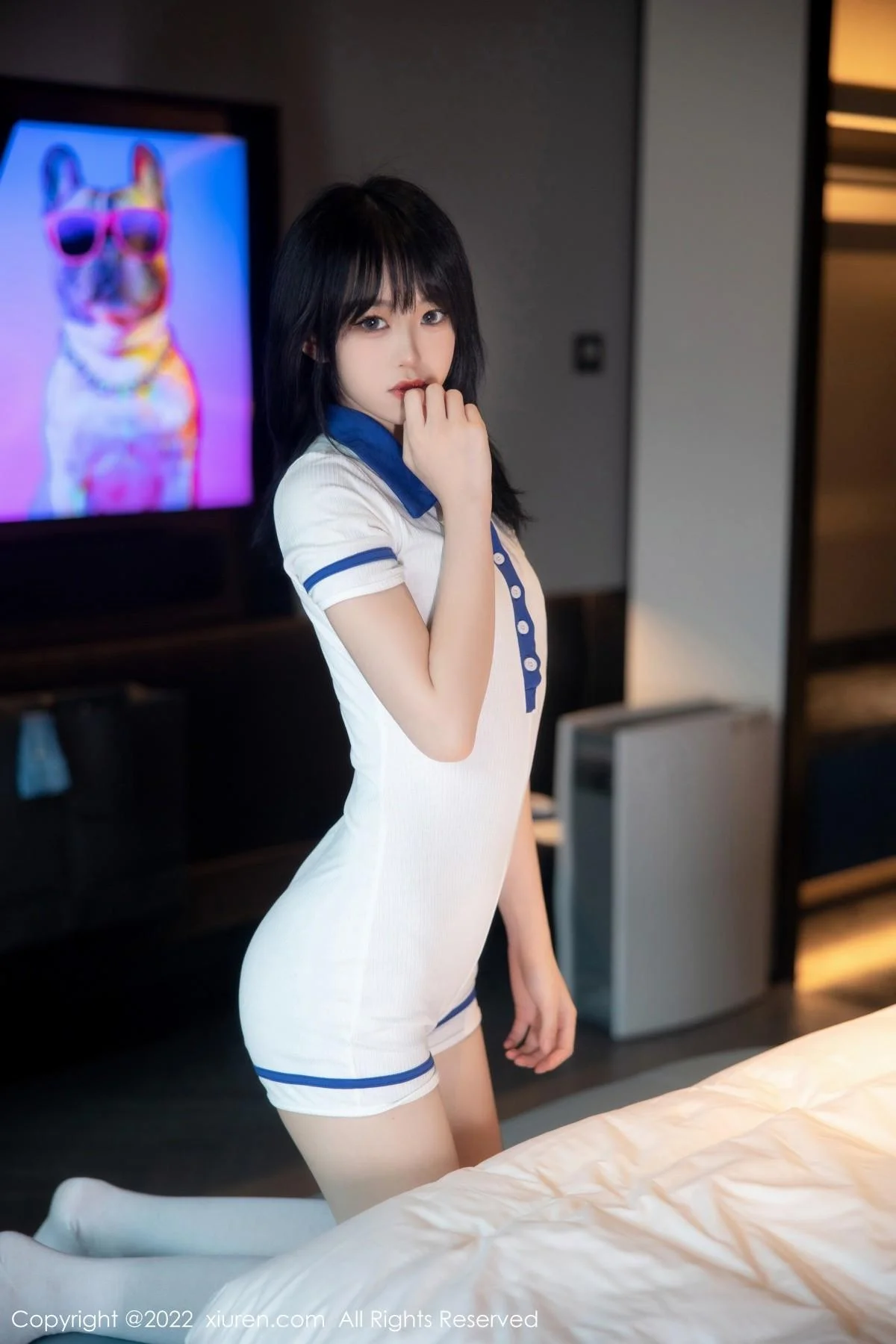 奶瓶性感白色水手服饰配白色长袜秀苗条身材迷人美腿写真 第 11 张