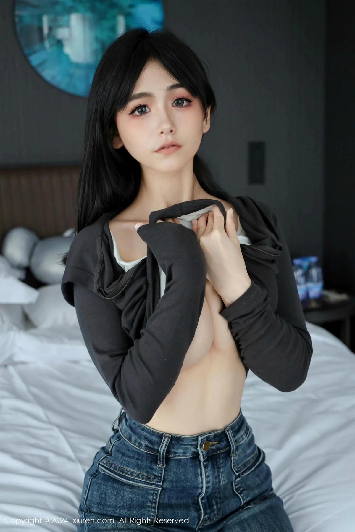 奶芙乔乔蓝色牛仔裤+薄透连体黑丝秀凹凸身材绝美写真 第 36 张