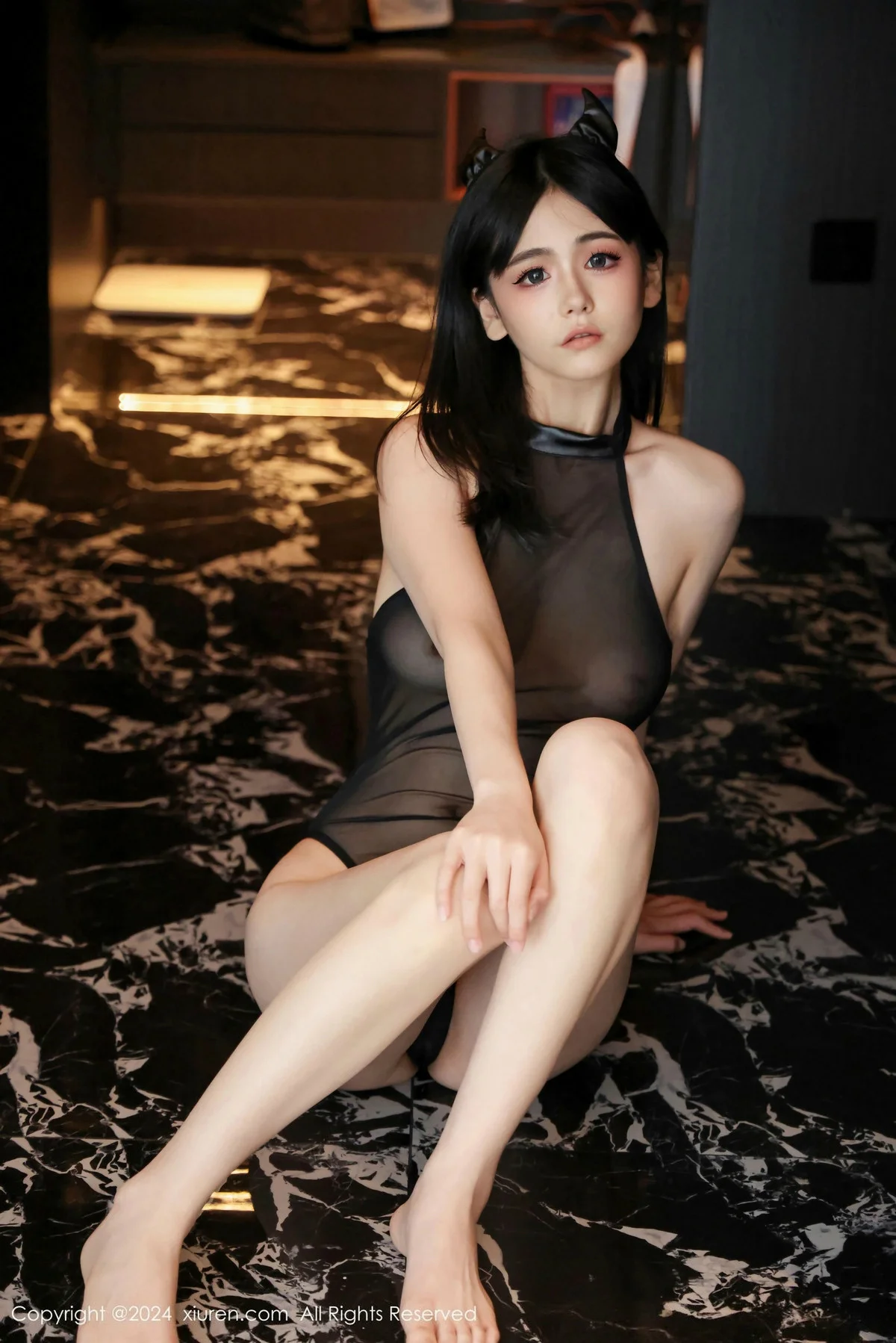 奶芙乔乔蓝色牛仔裤+薄透连体黑丝秀凹凸身材绝美写真 第 89 张