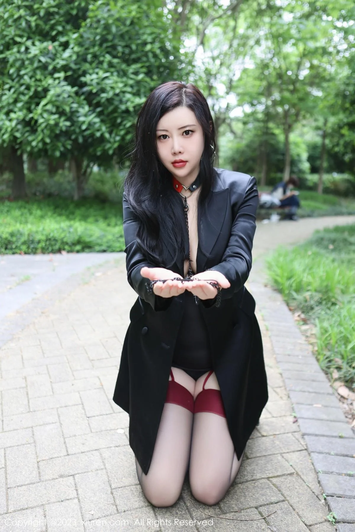 王婉悠Queen户外脱黑色外衣露情趣服秀豪乳遮点绝美写真 第 15 张